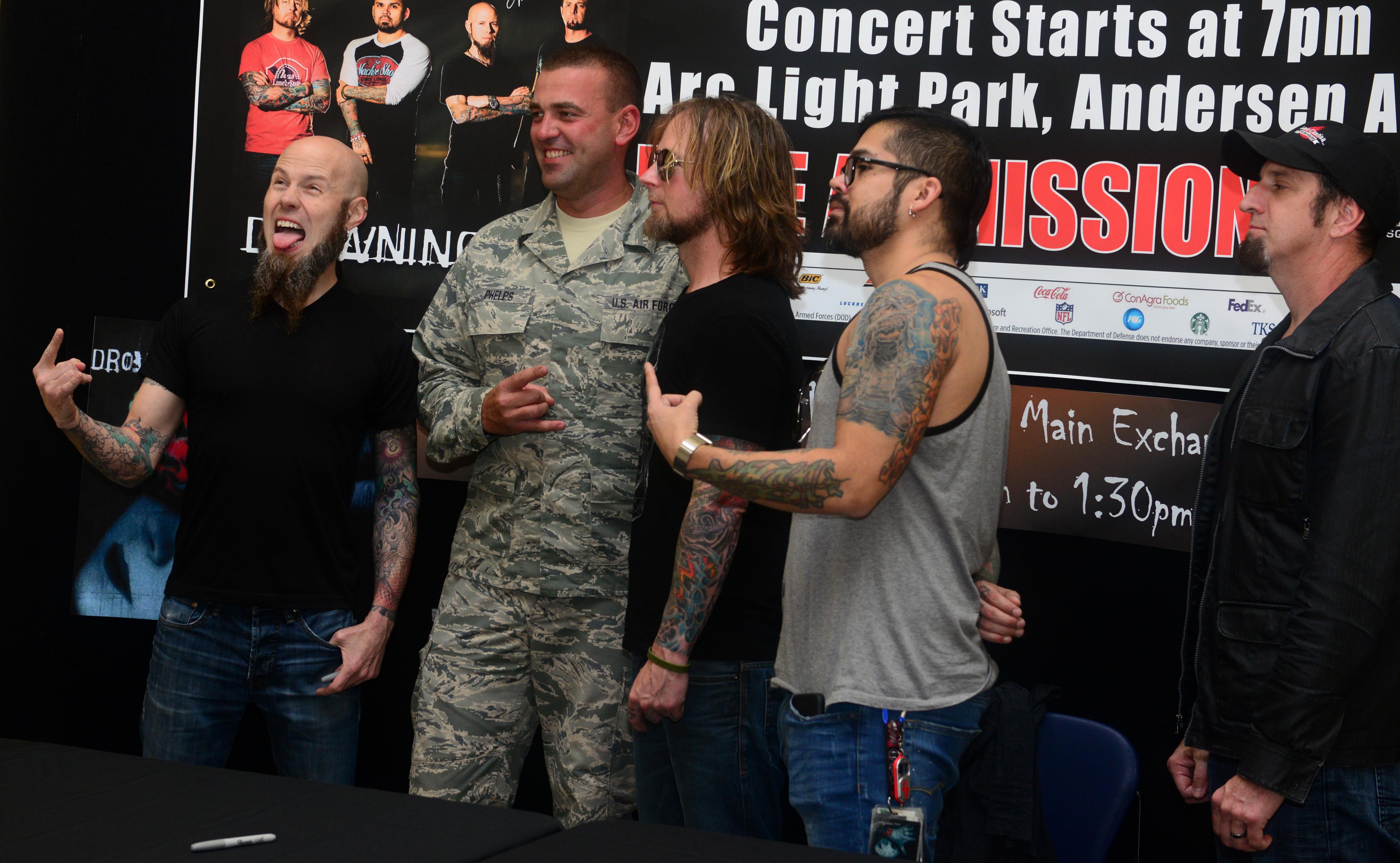 4865x3000 Drowning Pool rocks out