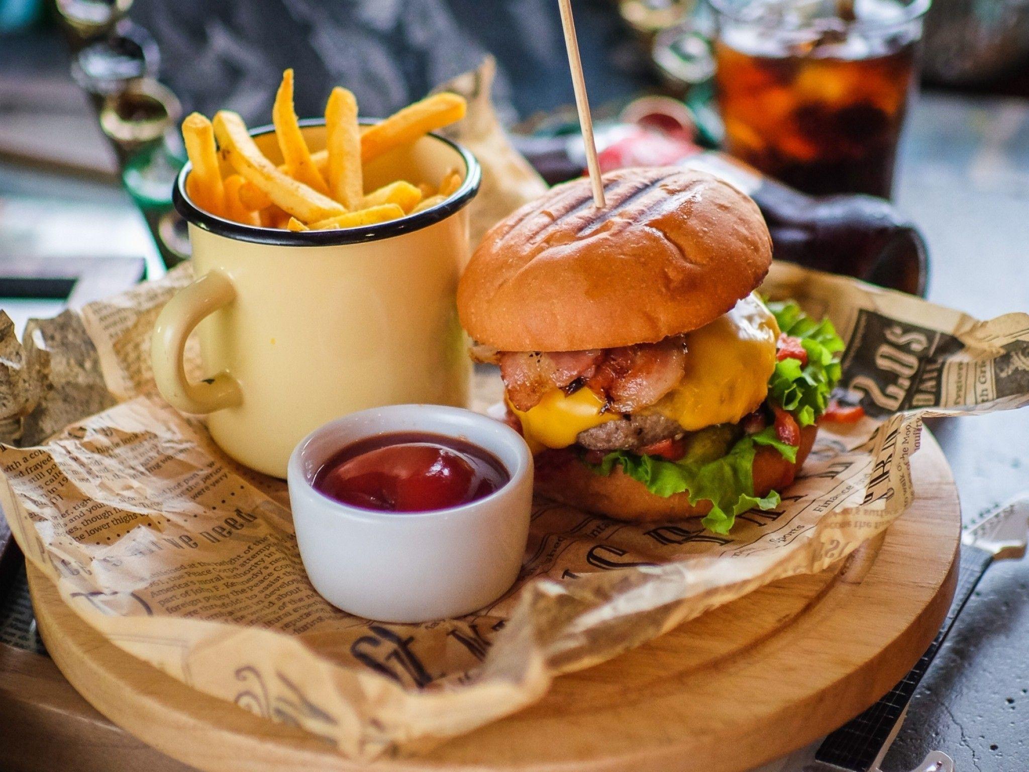 2048x1536 Download 2048x1536 Hamburger, French Fries, Ketchup, Fast
