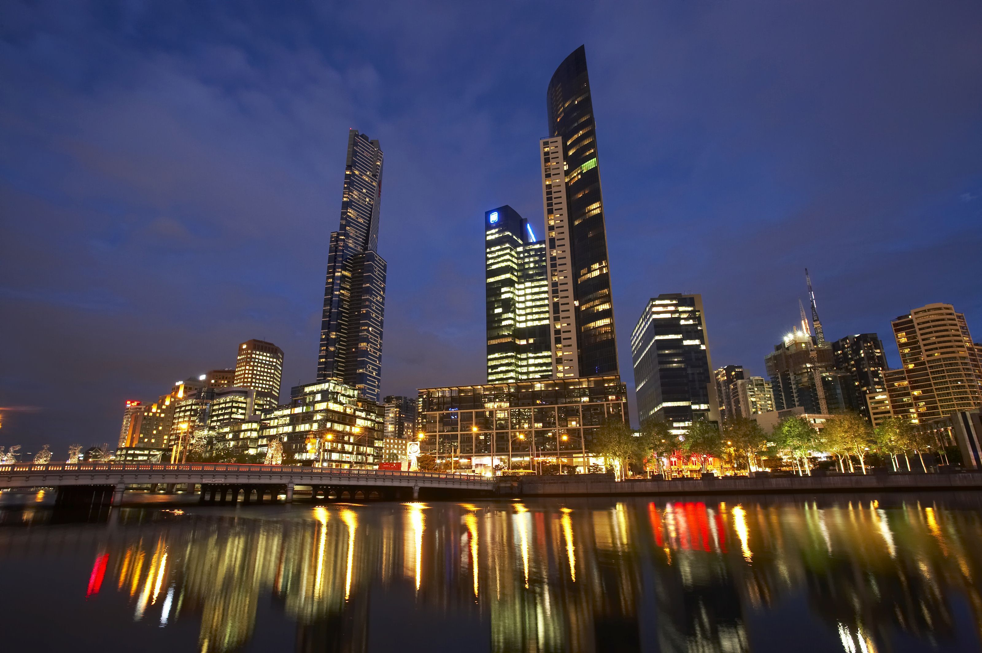 3200x2128 Eureka Tower and Historic Queens Bridge, Australia Wall Mural