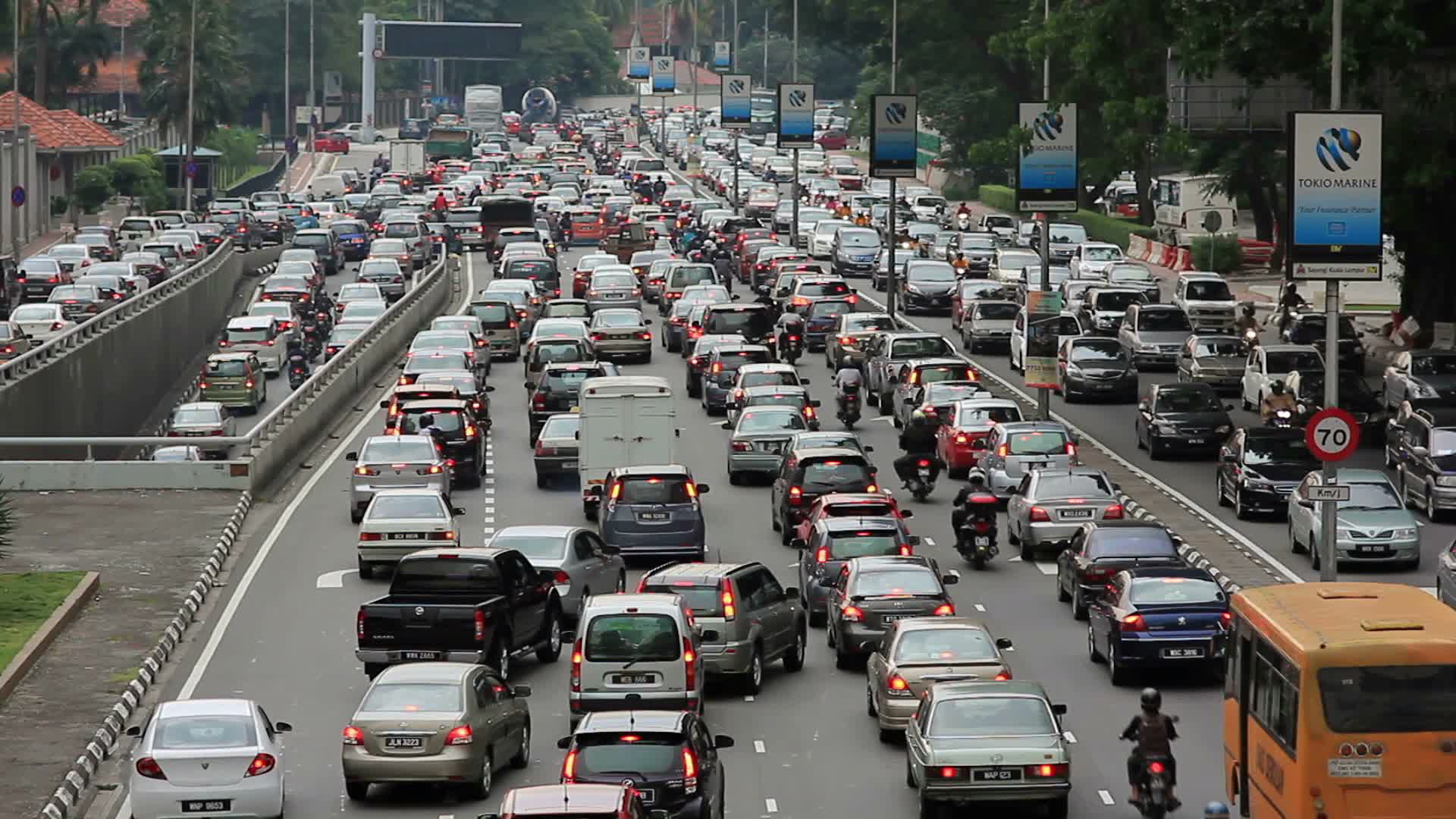 1920x1080 Braving traffic jams