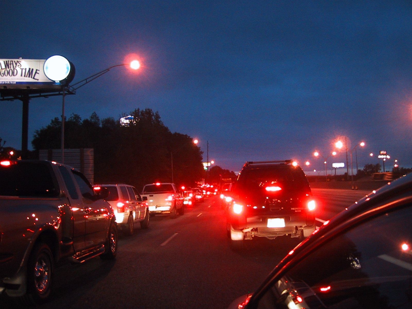 1600x1200 Gridlock traffic jam at twighlight