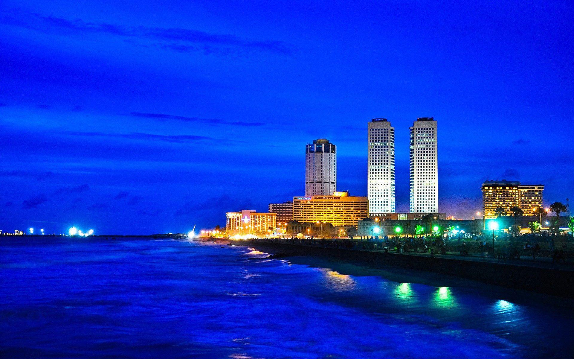Время в коломбо шри. Ночной Коломбо Шри Ланка. Коломбо Шри Ланка телебашня. Коломбо Шри небоскребы. Коломбо Шри Ланка фото.