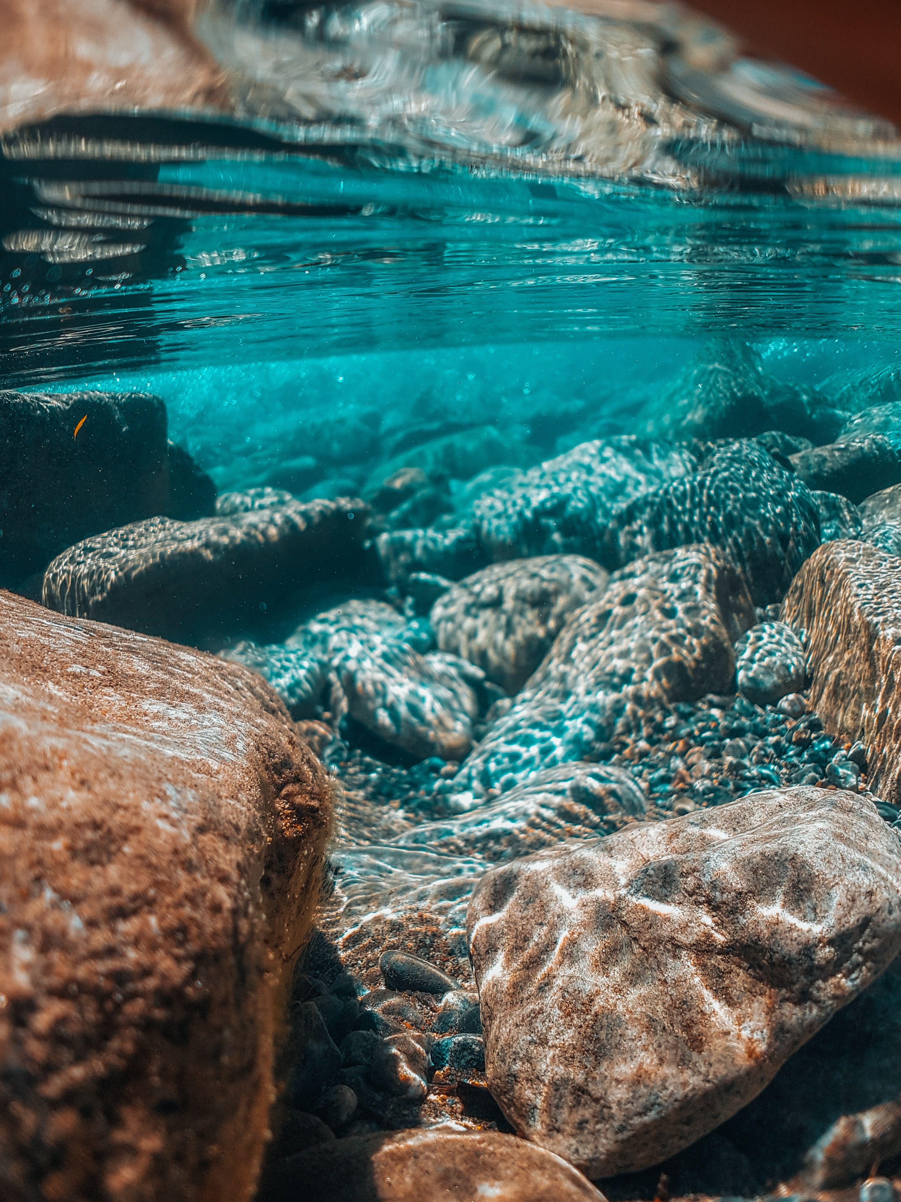 3024x4032 Download wallpaper 3024x4032 ocean, stones, underwater world