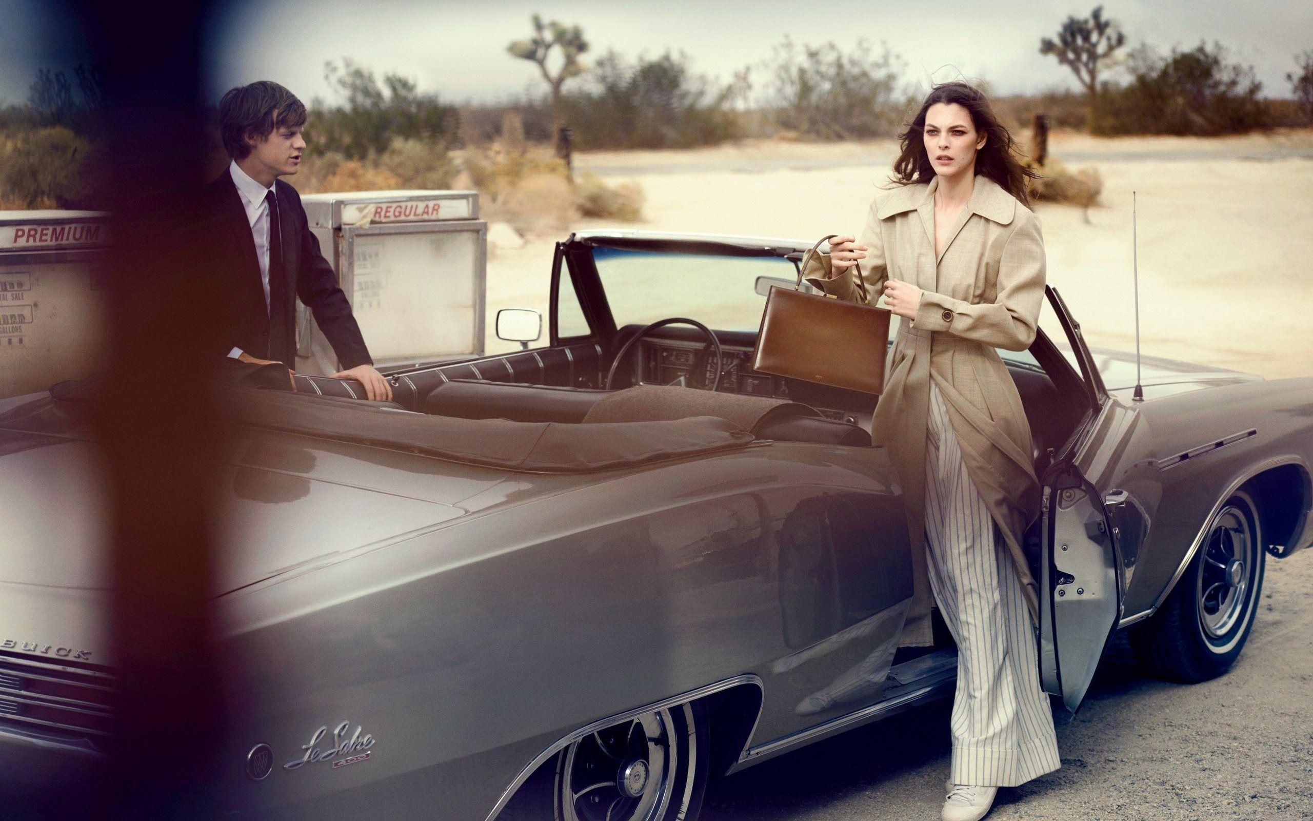 2560x1600 Download wallpaper Vittoria Ceretti, Lucas Hedges, italian