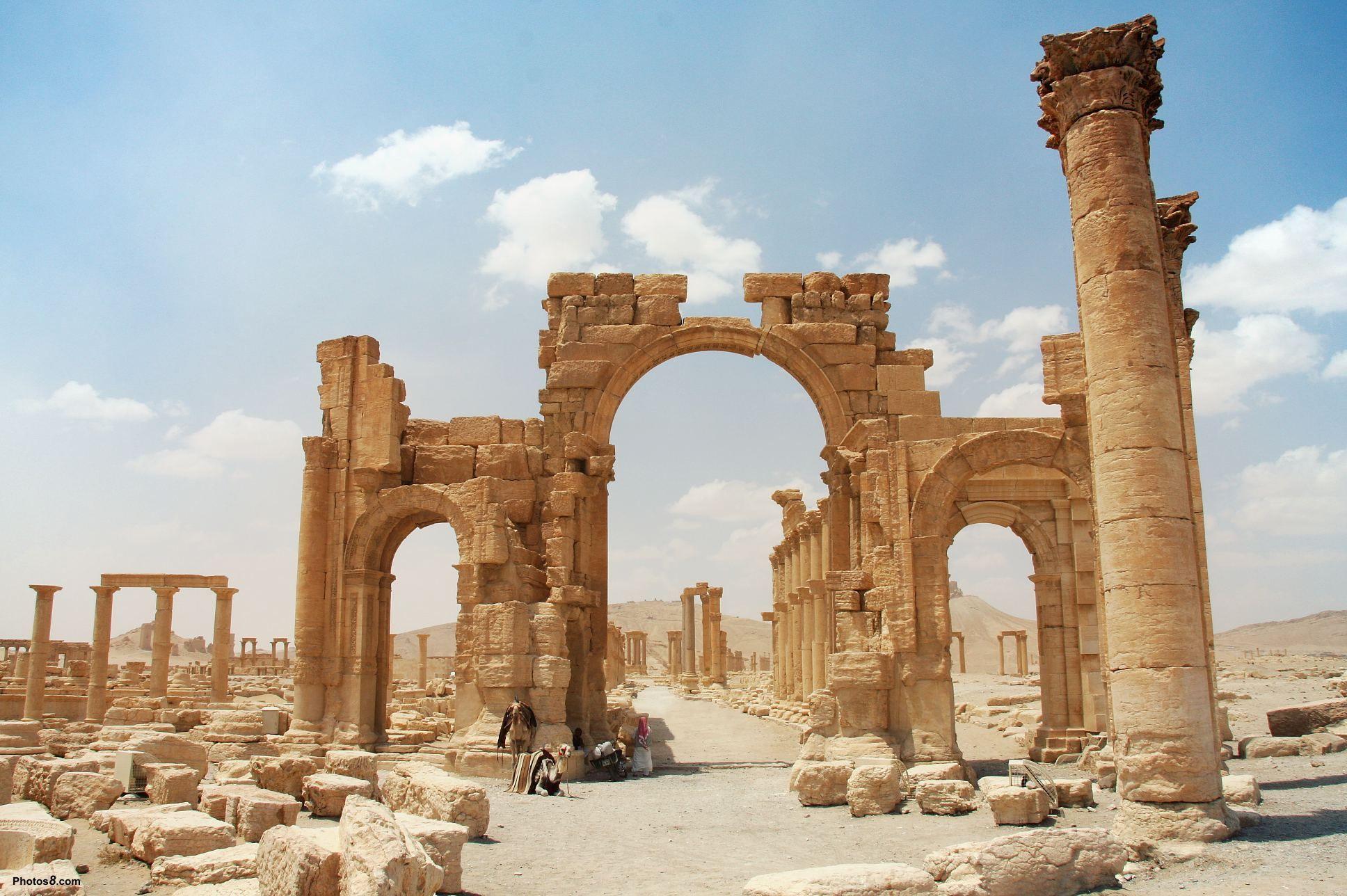 Ancient places. Сирия архитектура Пальмира. Сирия древние развалины Пальмира. Пальмира Сирия колонна. Сирия Пальмира пейзаж.