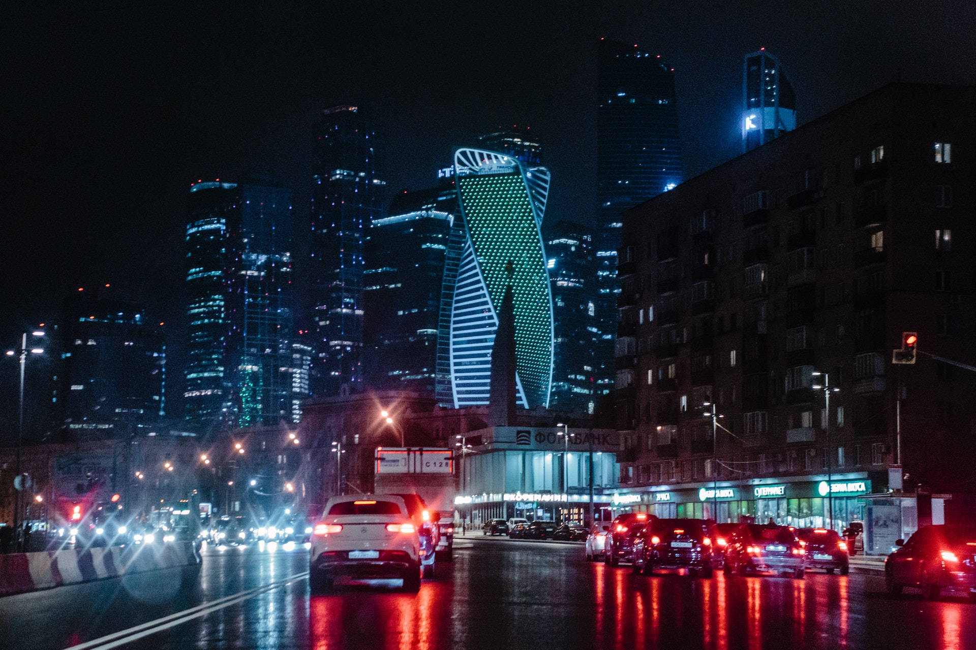 1920x1280 Night Aesthetic Traffic Light Wallpaper