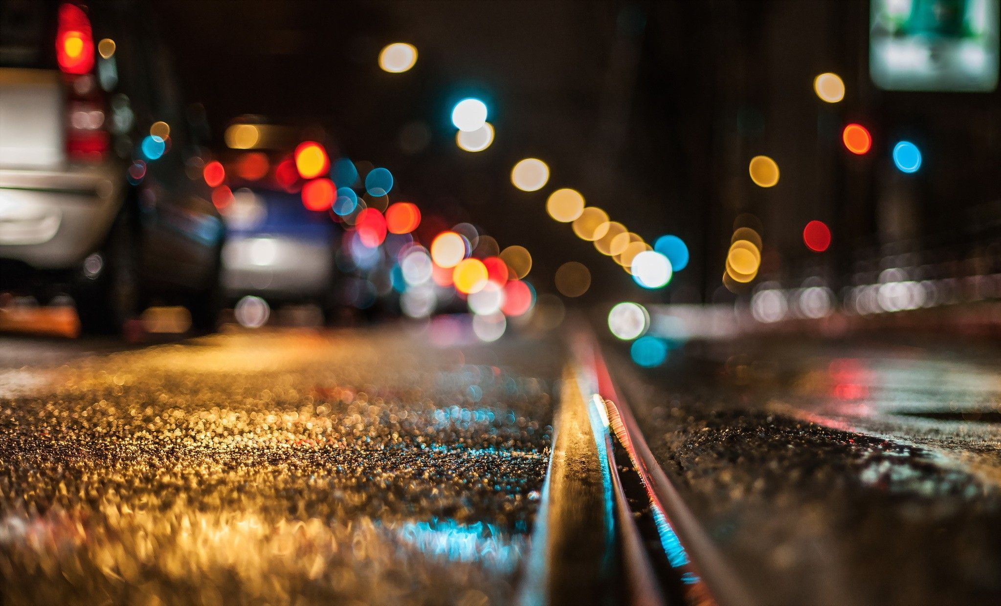 2047x1240 Cars Traffic Night Light Wallpaper