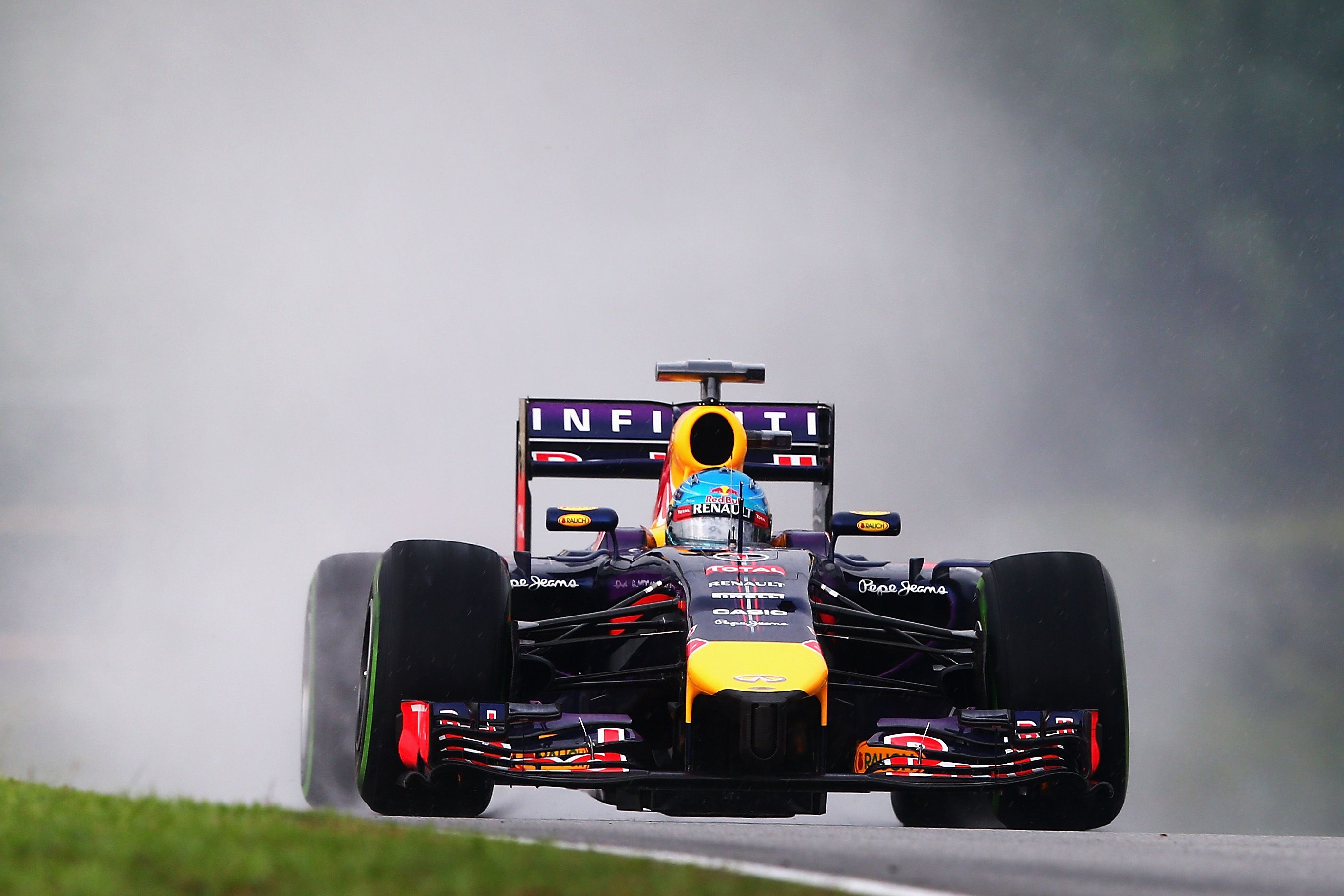 2760x1840 Wallpaper rain, Formula Red Bull, Vettel, Sebastian, rb 10 for mobile and desktop, section спорт, resolution 2760x1840