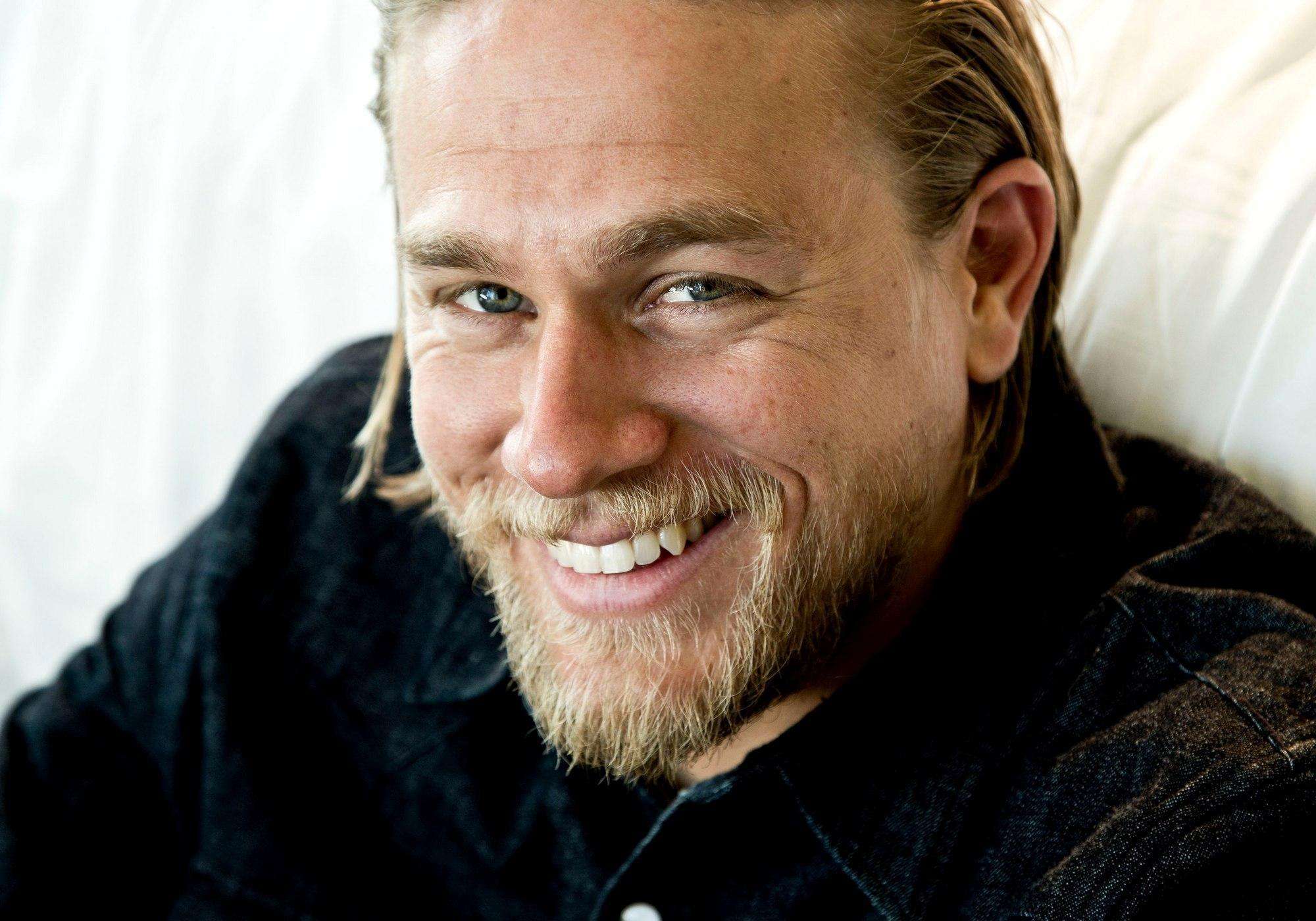 Charlie Hunnam Wallpapers Top Free Charlie Hunnam Backgrounds Wallpaperaccess