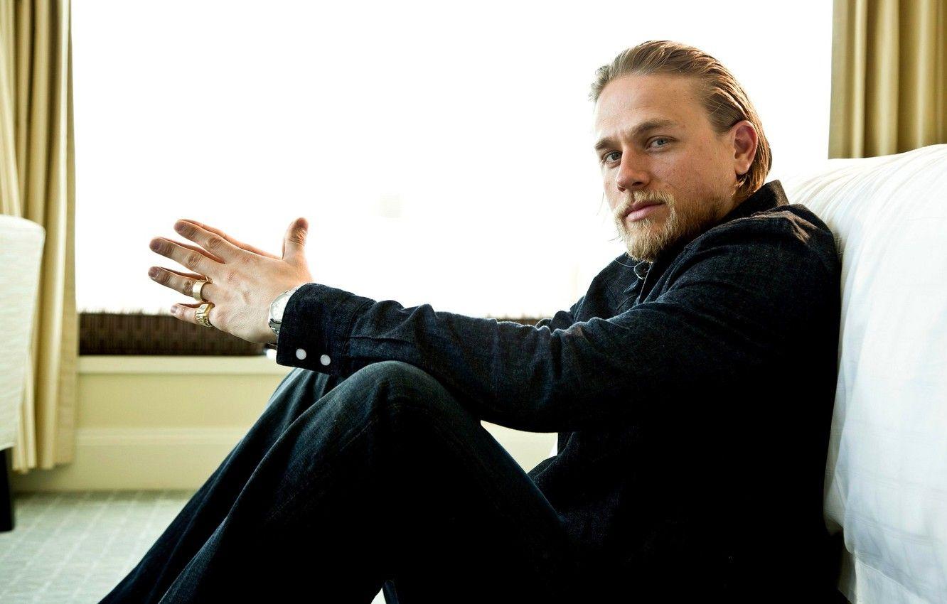 1332x850 Wallpaper look, actor, male, blonde, Charlie Hunnam, Charlie