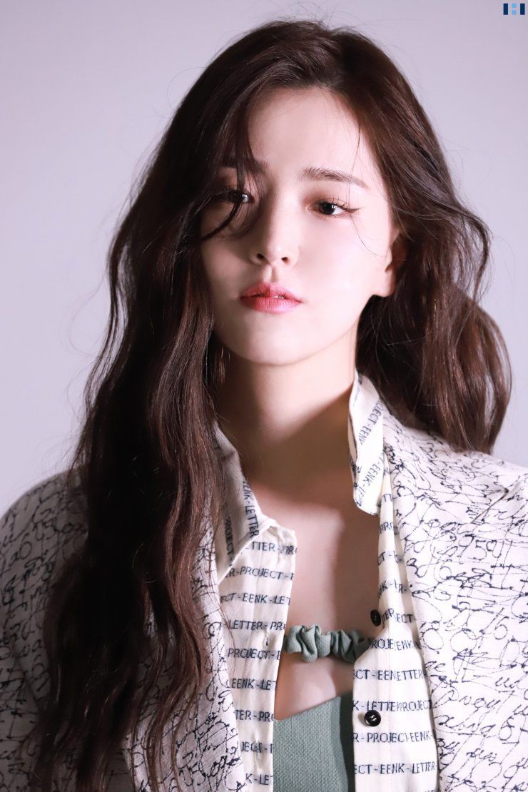 740x1110 Kim Ji Eun Wallpaper