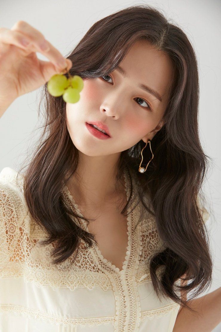 740x1110 Kim Ji Eun Wallpaper