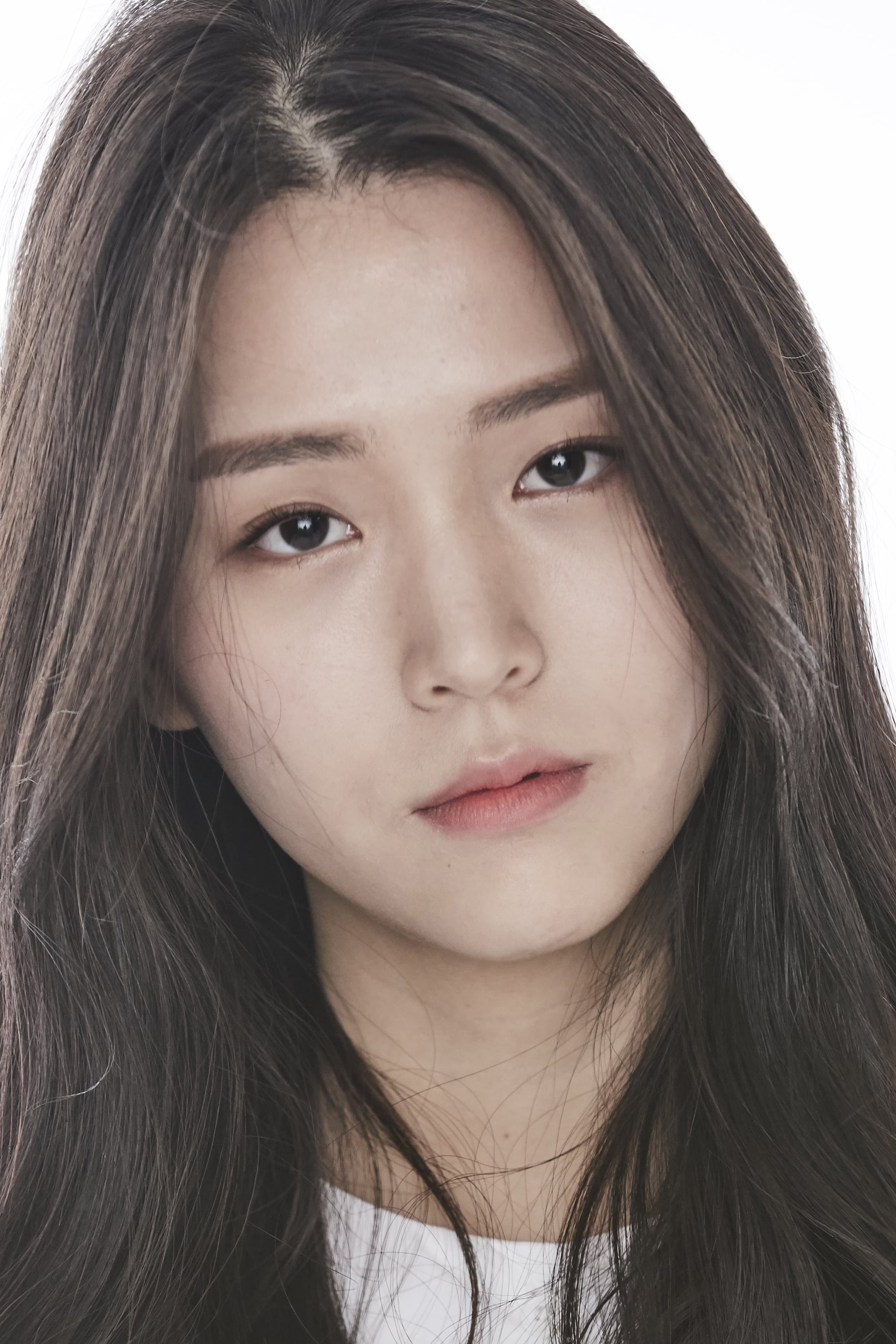 2000x3000 Kim Ji Eun Image —