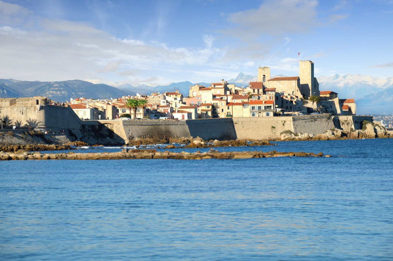 Antibes le port main image 1