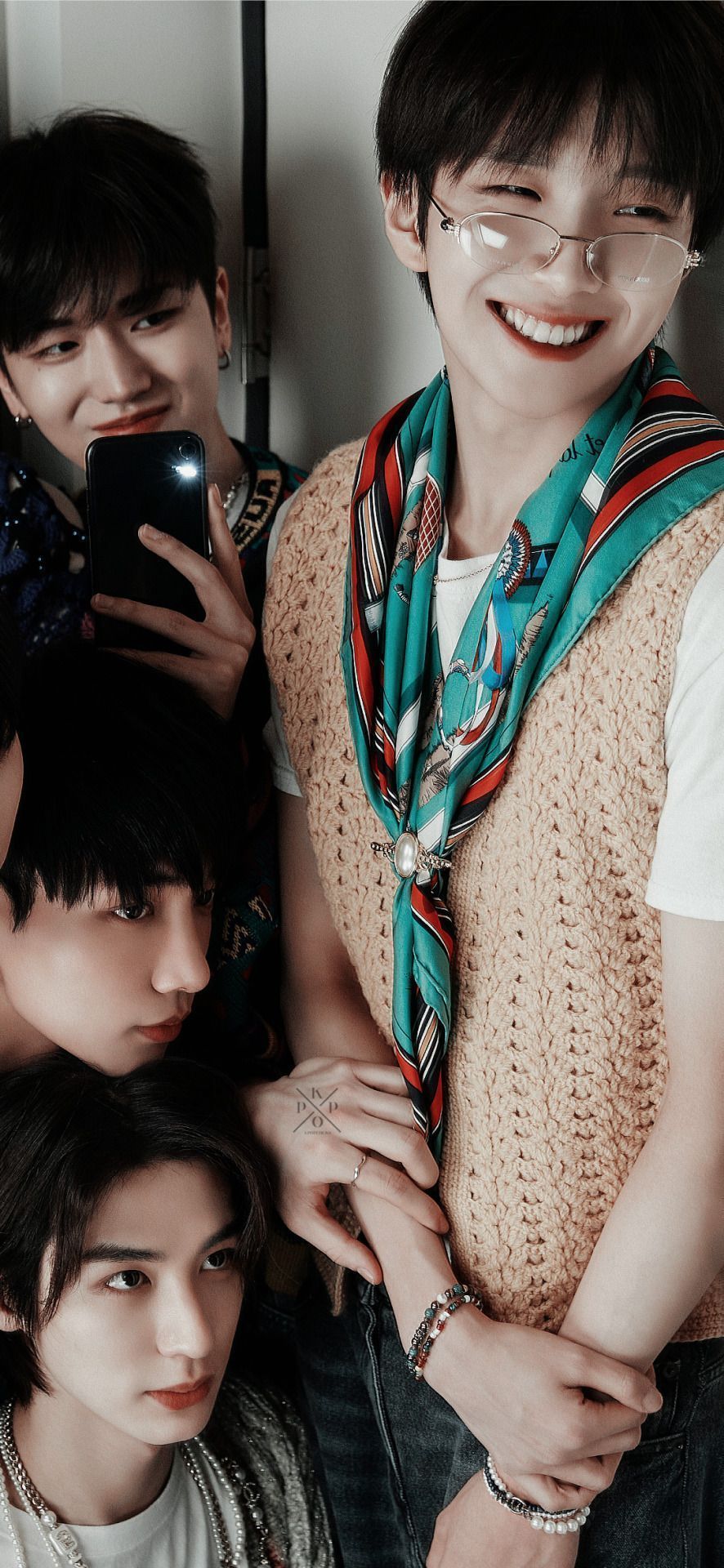 886x1920 kpop locks