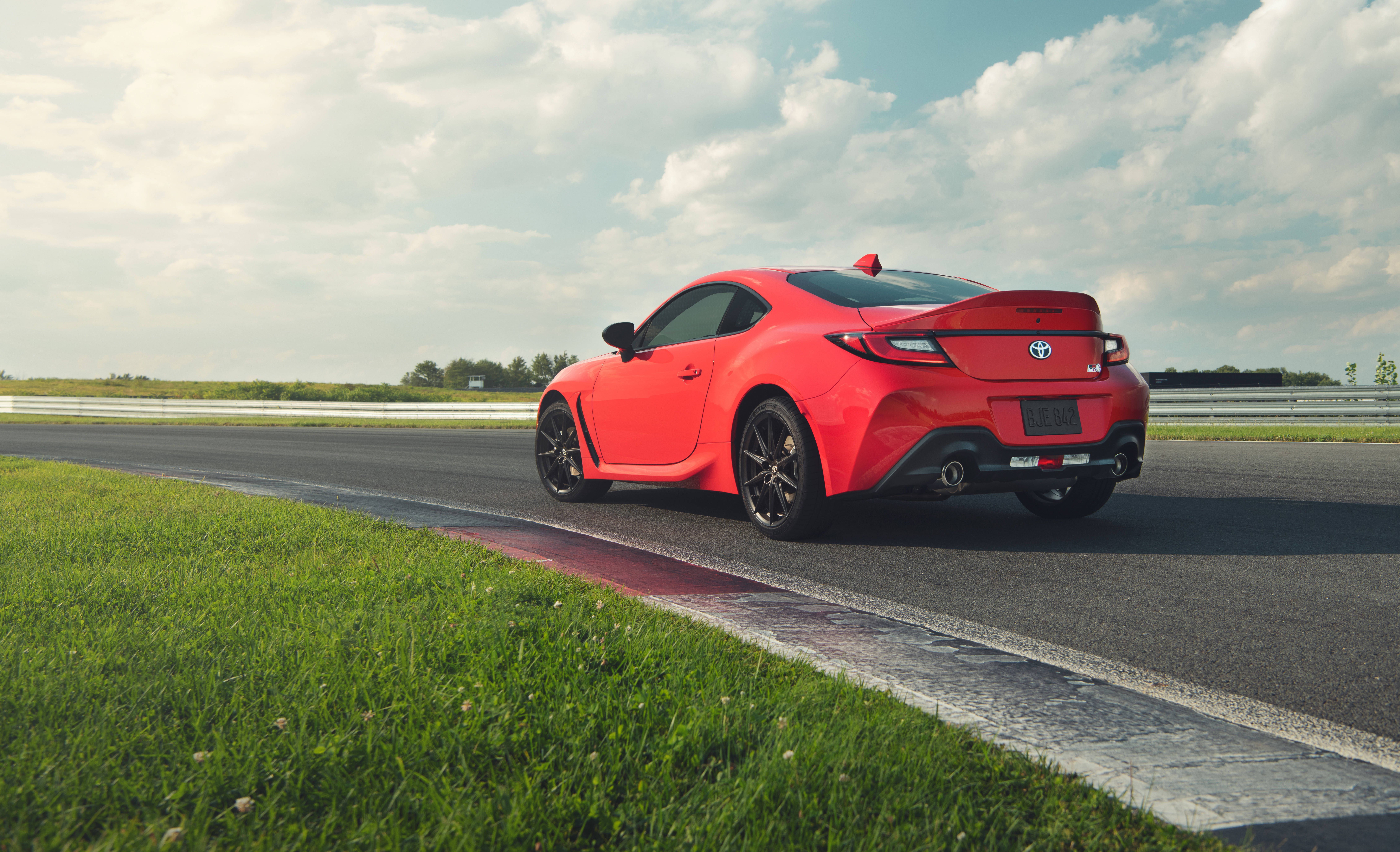 9043x5504 New Toyota GR86 Wallpaper