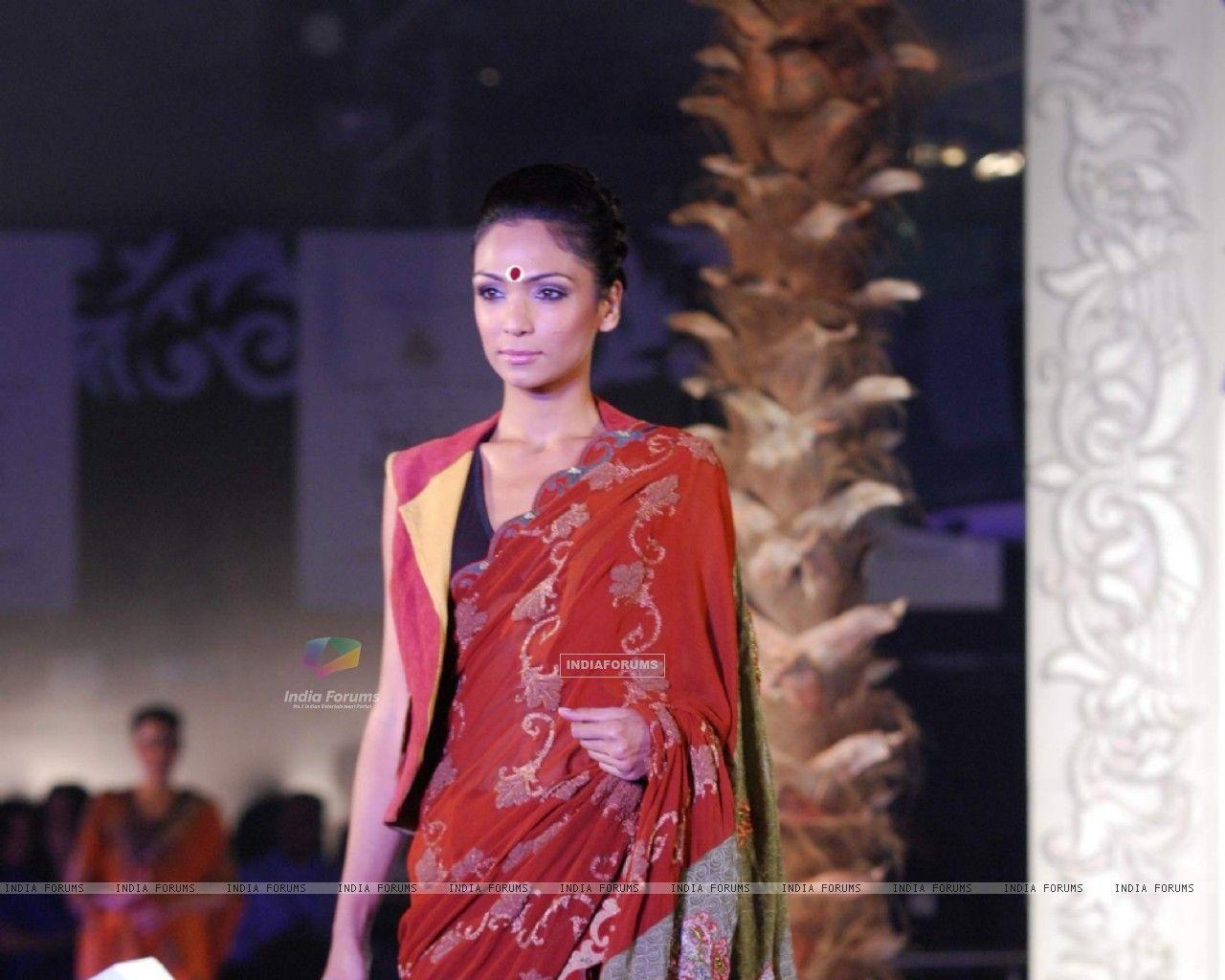 1280x1024 Wallpaper Walks for fashion designer Abhishek Dutta