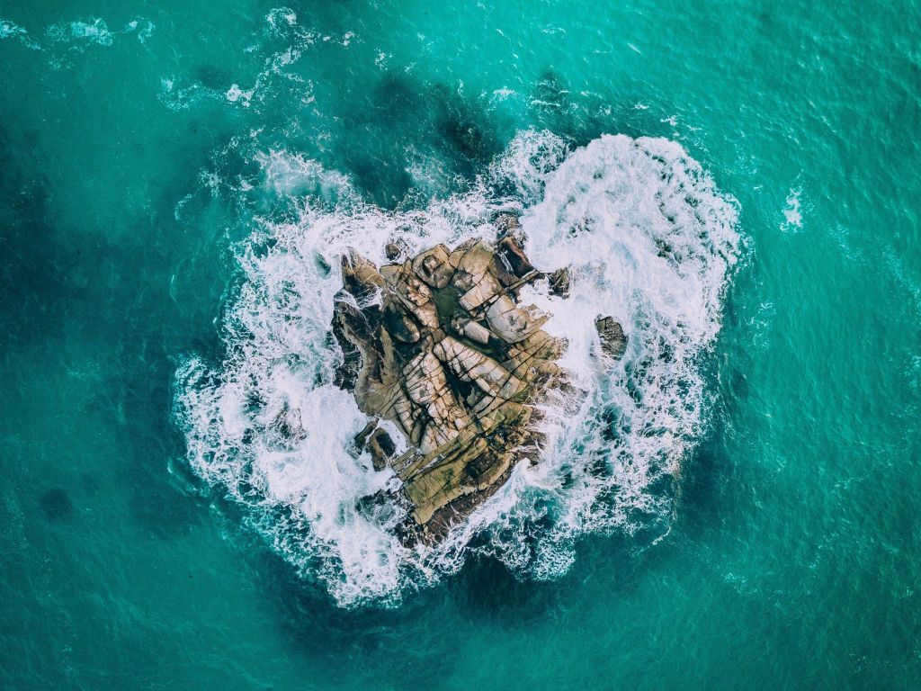 1024x768 Wallpaper small island, aerial view