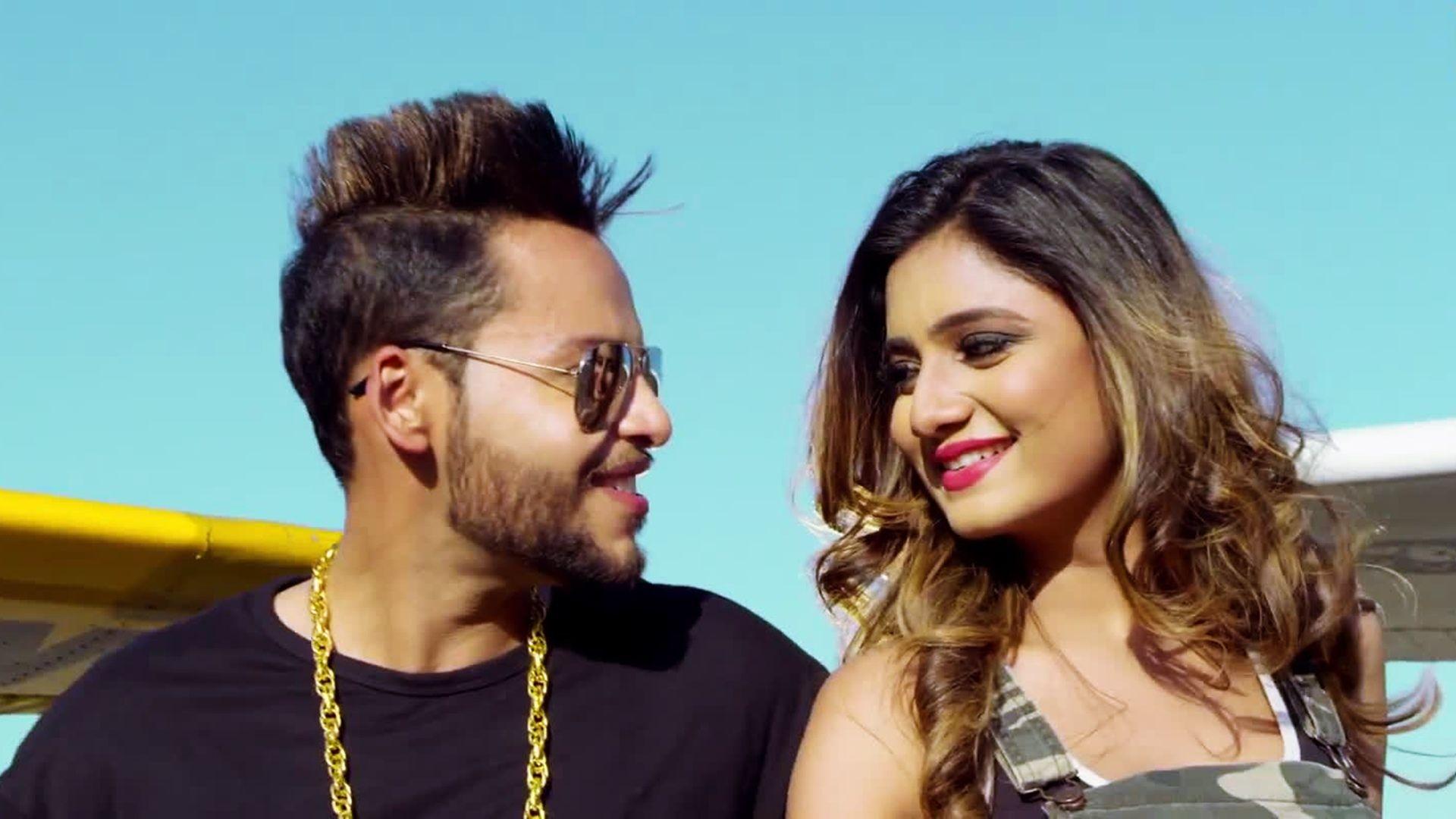 1920x1080 Stylish Indian Couple Wallpaper 25571