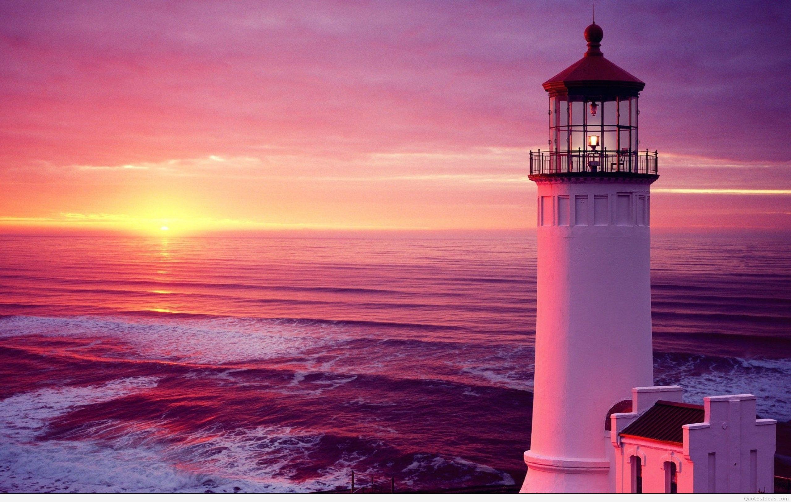 Cùng chiêm ngưỡng đèn hải đăng hoàng hôn mùa hè trên bãi biển thơ mộng, những ánh đèn lấp lánh lung linh khi mặt trời lặn, tạo nên một khung cảnh tuyệt đẹp và đầy cảm hứng.