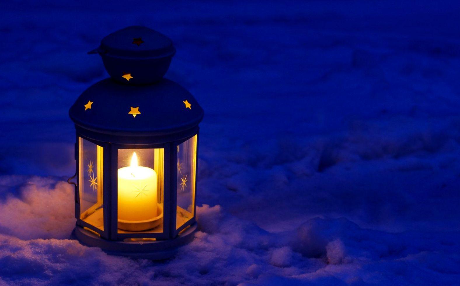 1576x982 Lantern Candle Winter HD Wallpaper