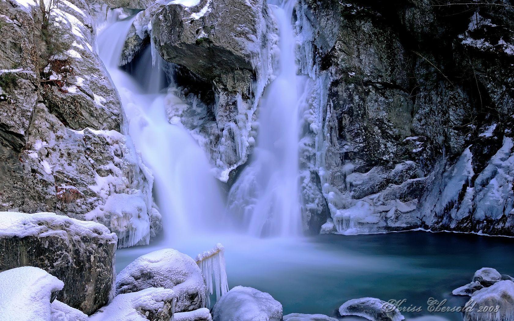1680x1050 Blue Winter Waterfall Wonderland.  SẮC THÁI CỦA MÀU XANH.  Mùa đông