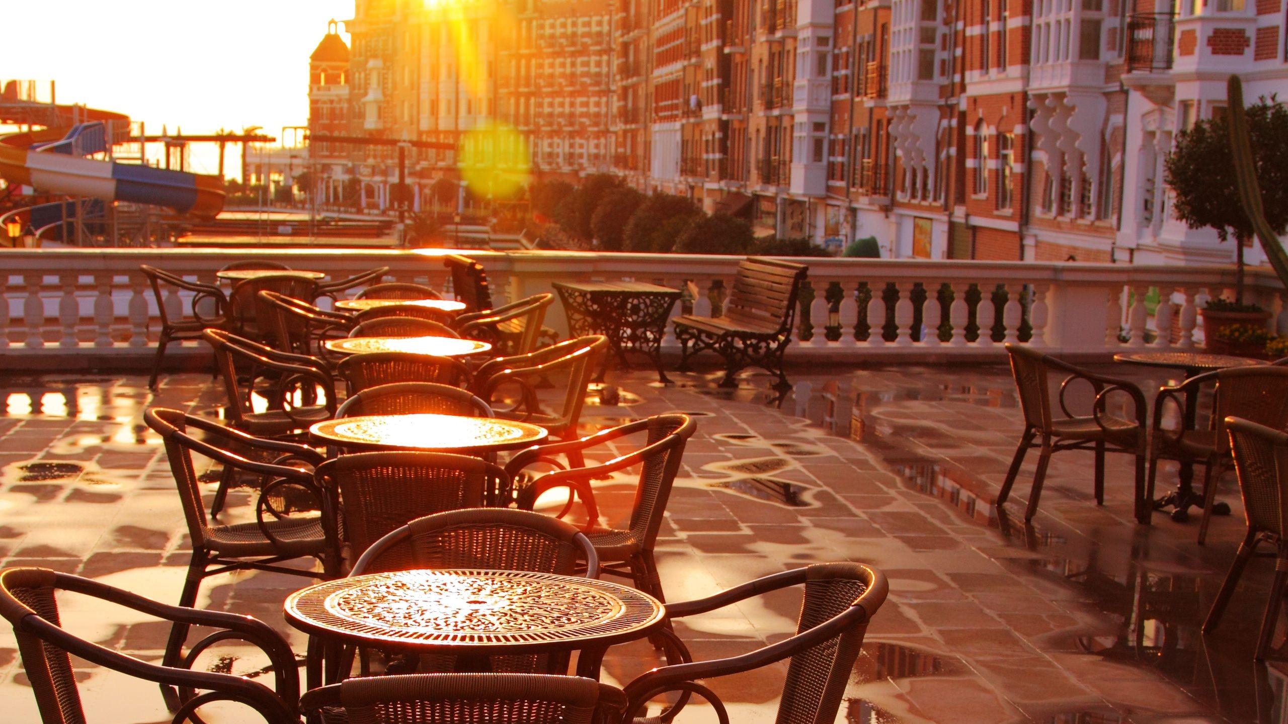 2560x1440 street cafe, city, cafe, old fashioned, sunlight