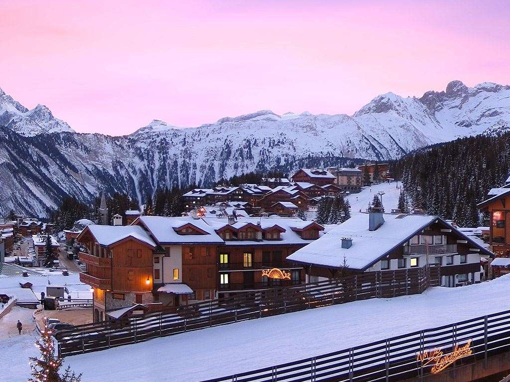 1024x768 Courchevel 1850 Skiing holidays. Ski