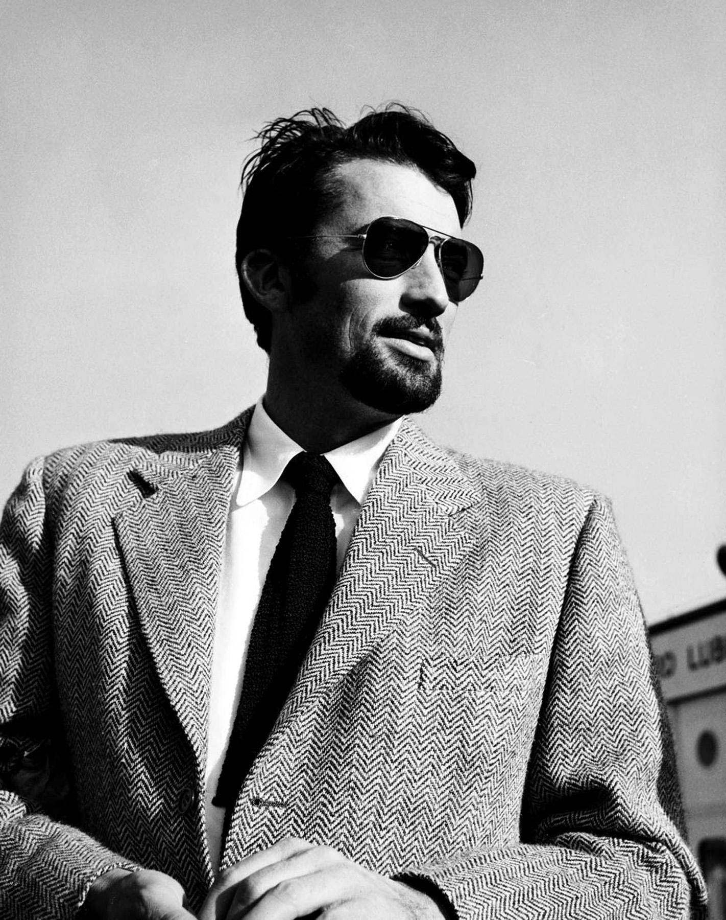 1422x1800 Gregory Peck Wearing Sunglasses