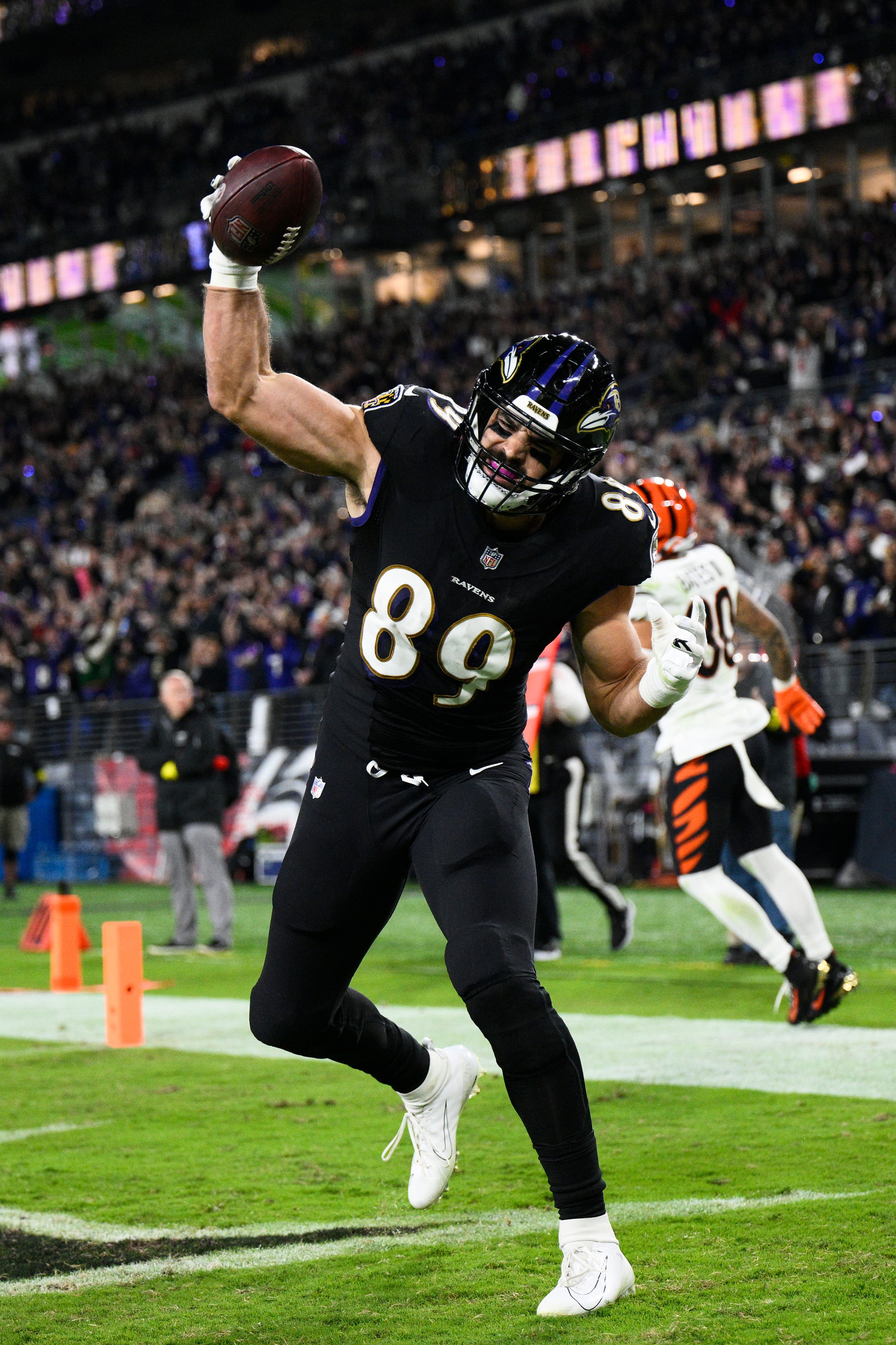 6058x9089 Ravens TE Mark Andrews is active