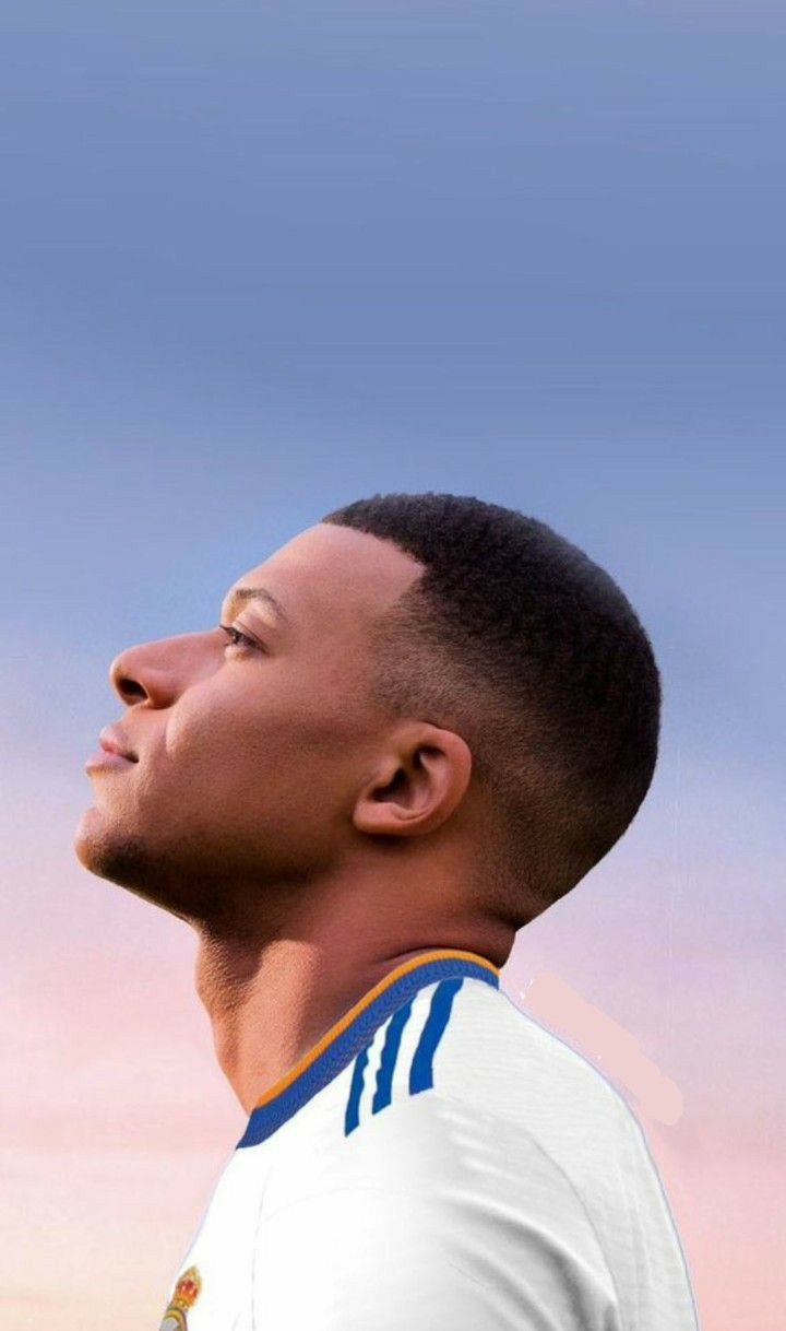 720x1218 Kylian Mbappé Madrid 2022. Real