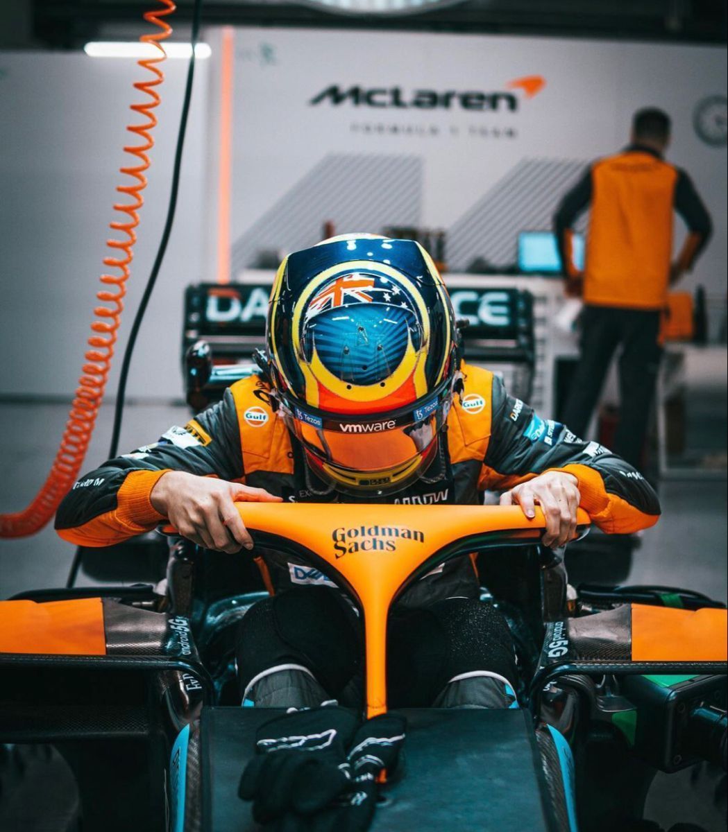1049x1200 oscar piastri. Mclaren formula 1