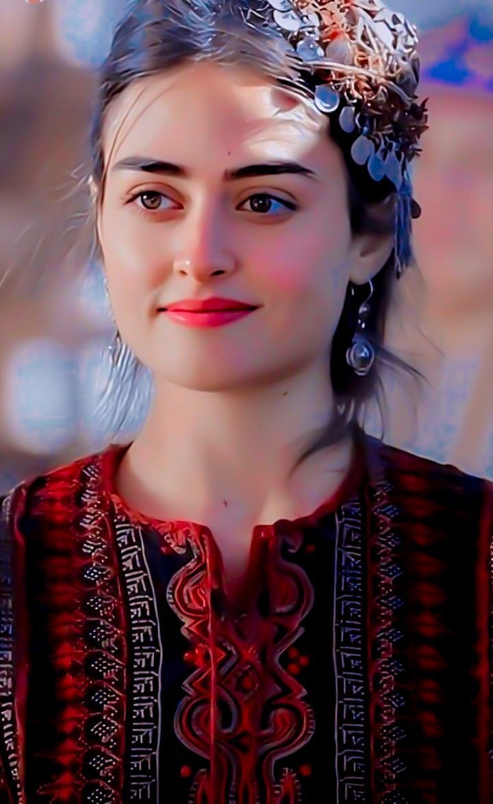 720x1174 Turkish Girl Wallpaper