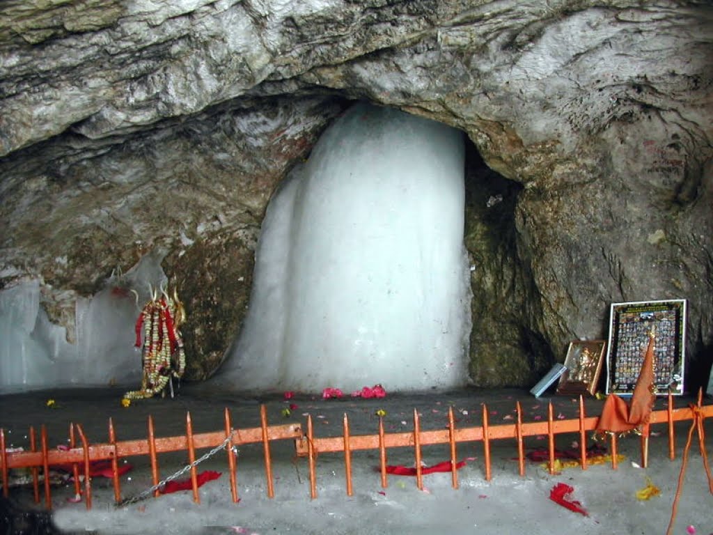 1024x768 Wallpaper of Amarnath Temple India
