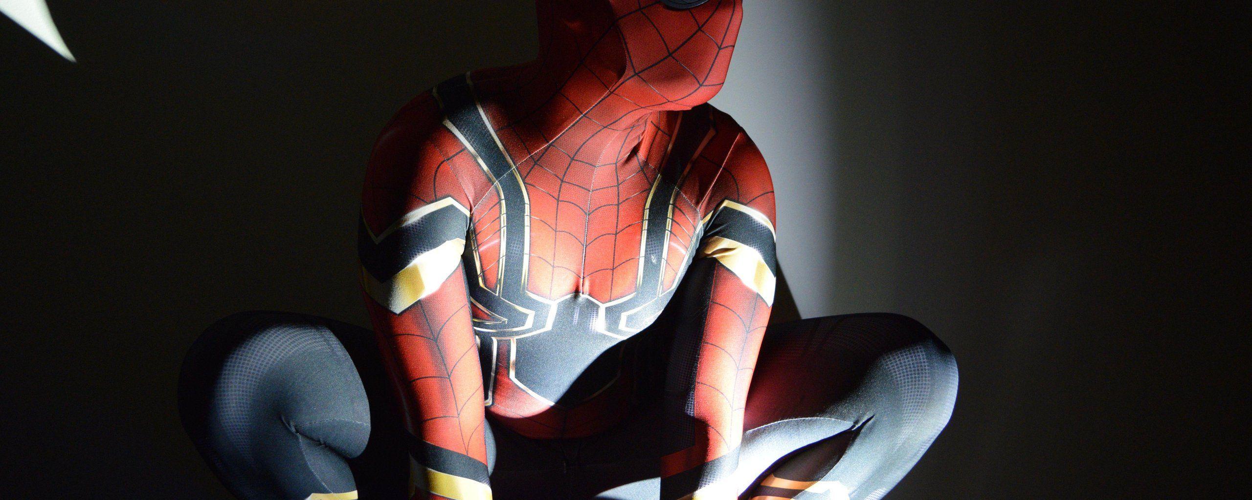 2560x1024 Download Spider Man, Avengers Infinity War Suit Cosplay