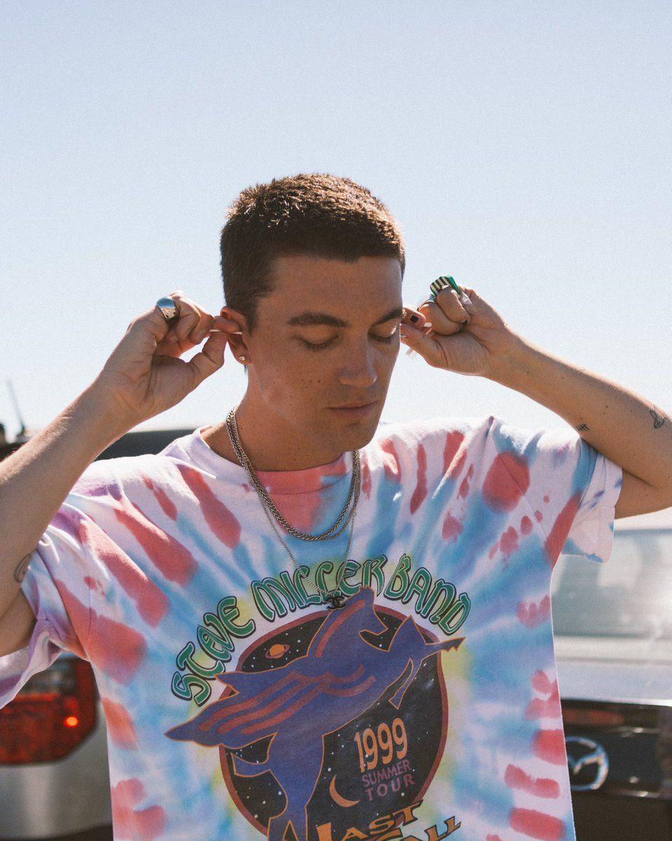 959x1200 LANY's tweet “thick and thin” video