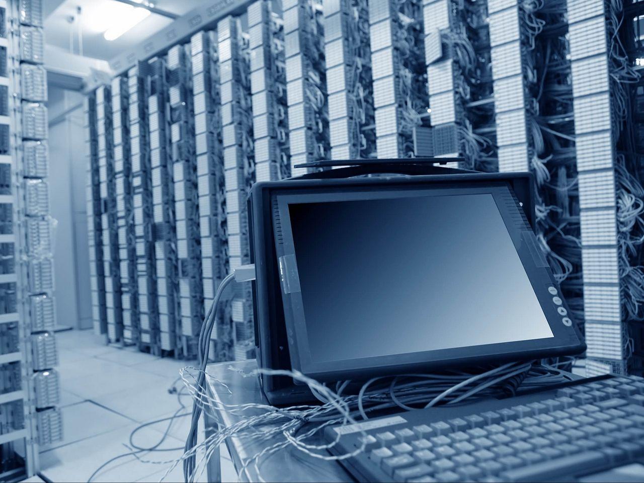 1280x960 Download wallpaper 1280x960 center, servers, administrator