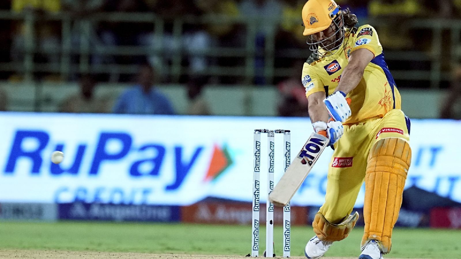 1600x900 Vintage Dhoni, almost: MSD ends game