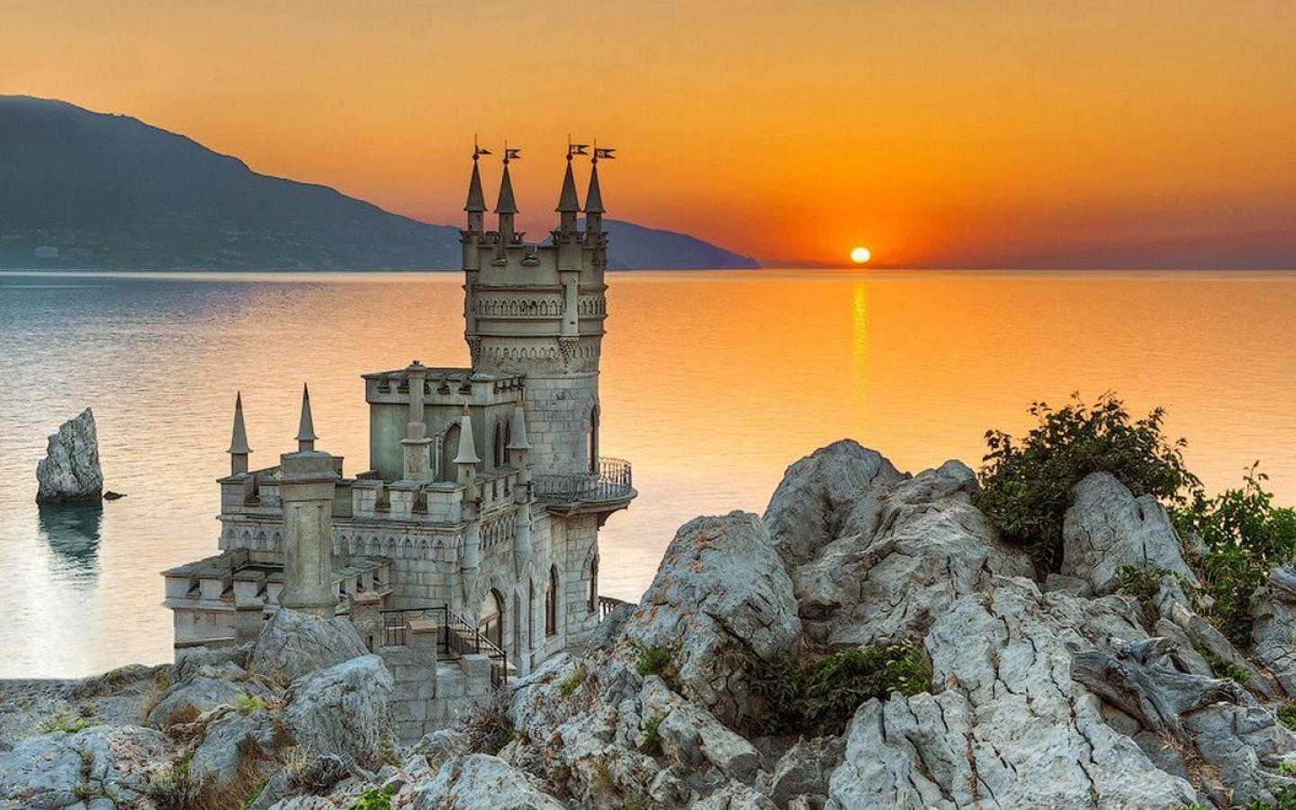 1440x900 Swallows Nest Castle Ukraine Wallpaper