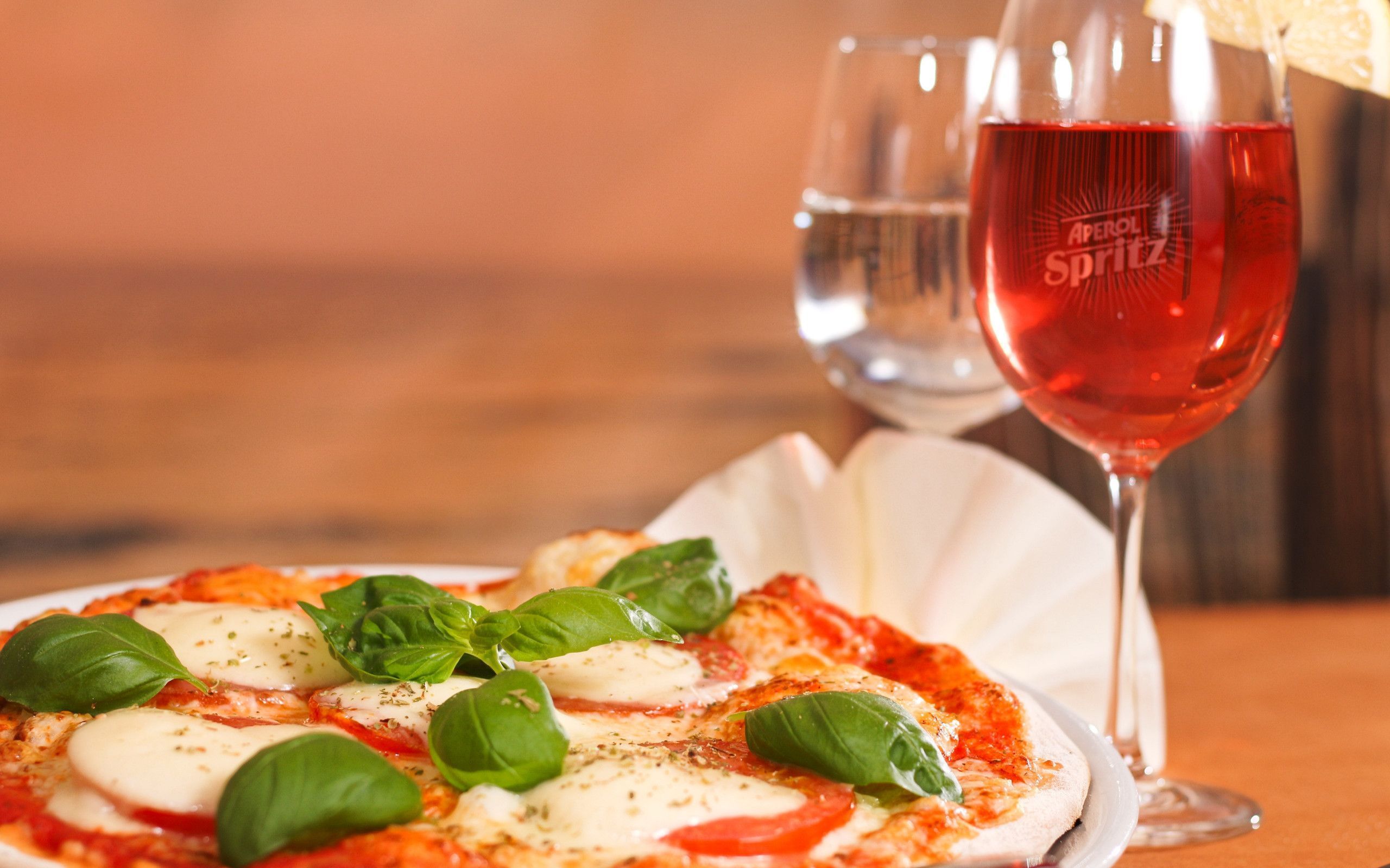 2560x1600 pizza, aperol spritz 2560x1600