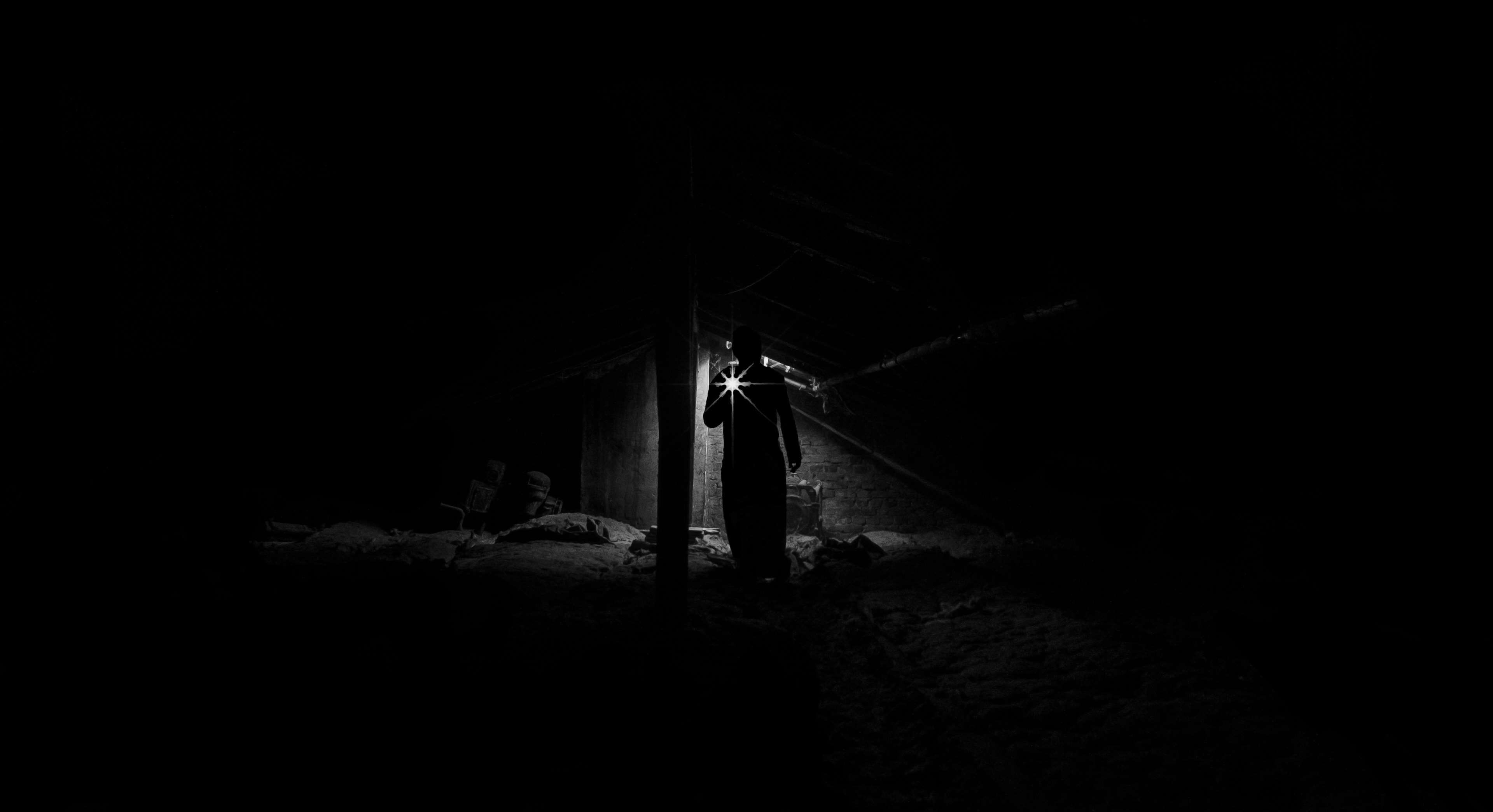 3840x2088 Scary Man Wallpaper