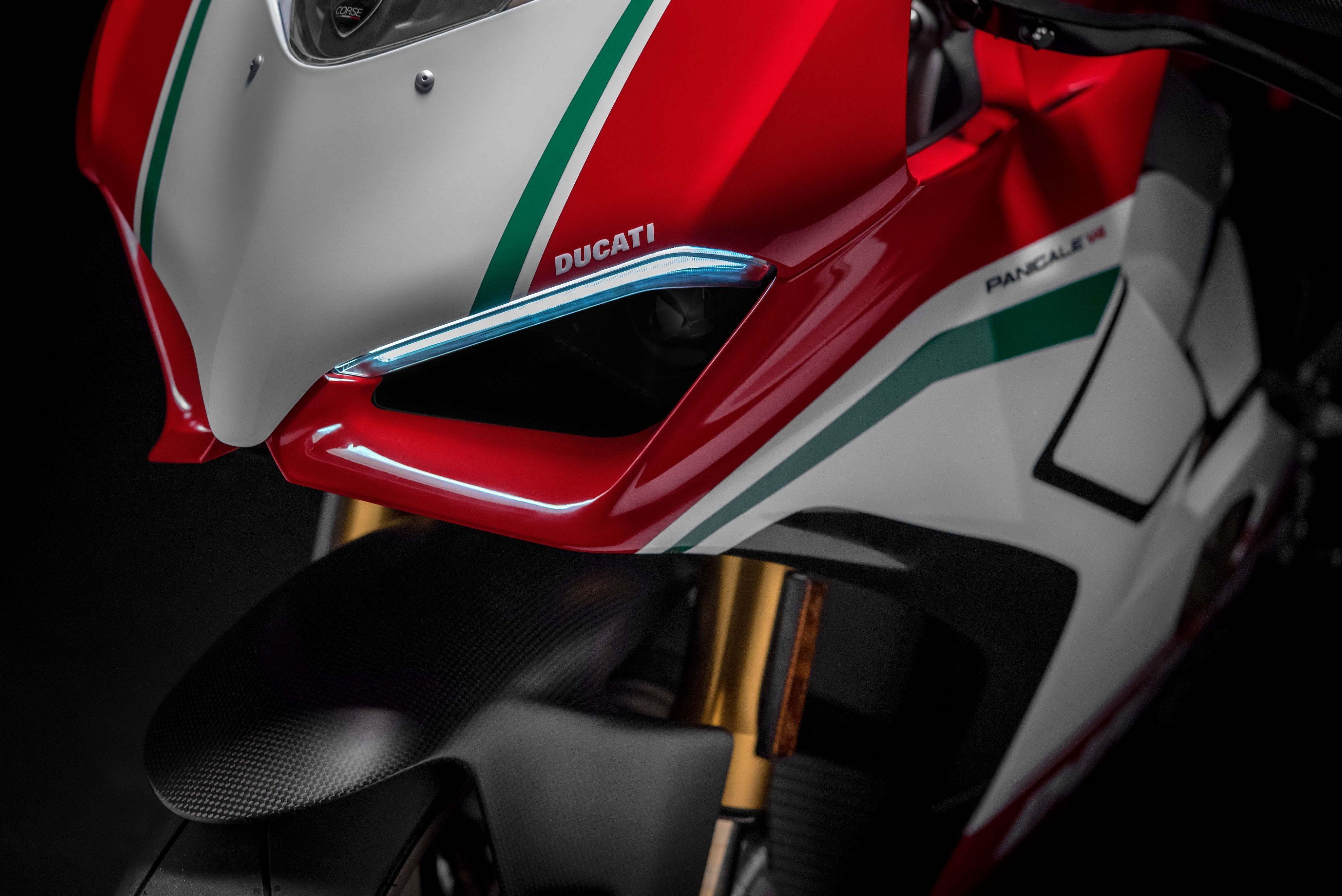 Siêu môtô Ducati Panigale V4 SP2 cập bến Đông Nam Á với giá 113 tỷ đồng