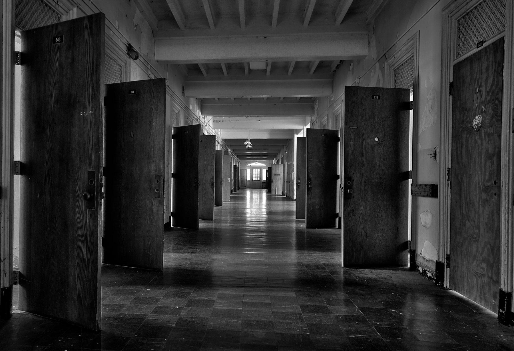 1800x1232 Creepy Hospital Wallpaper