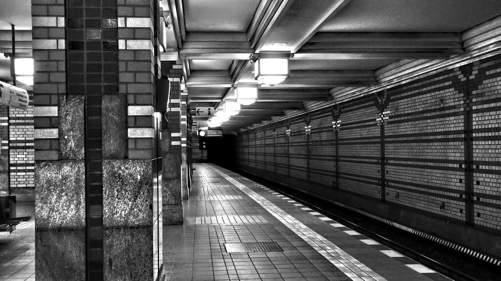 1600x900 Subway Station Karl Bonhoeffer Mental