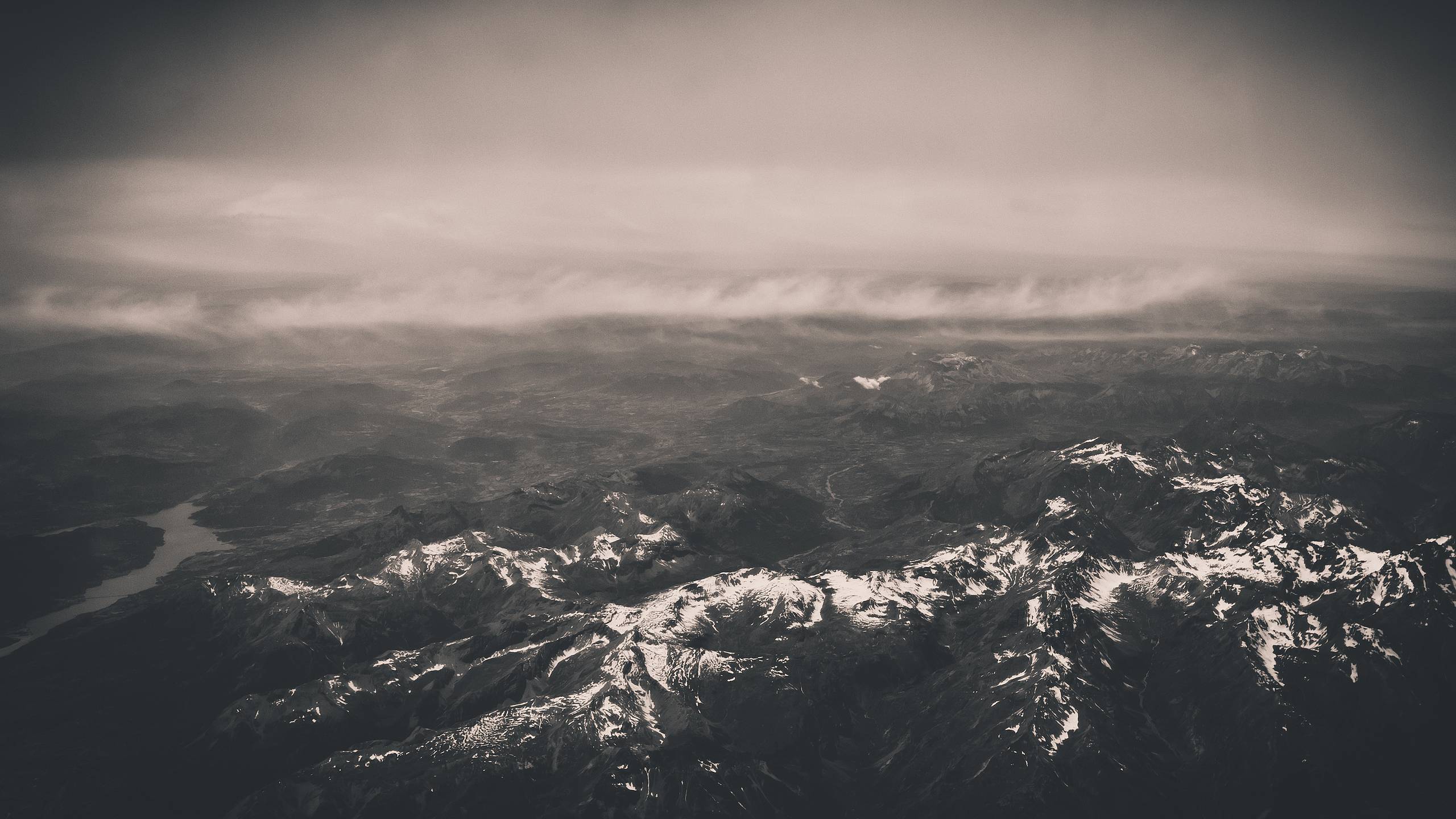 2560x1440 Snazzy Wallpaper to Decorate Your Desktop Background