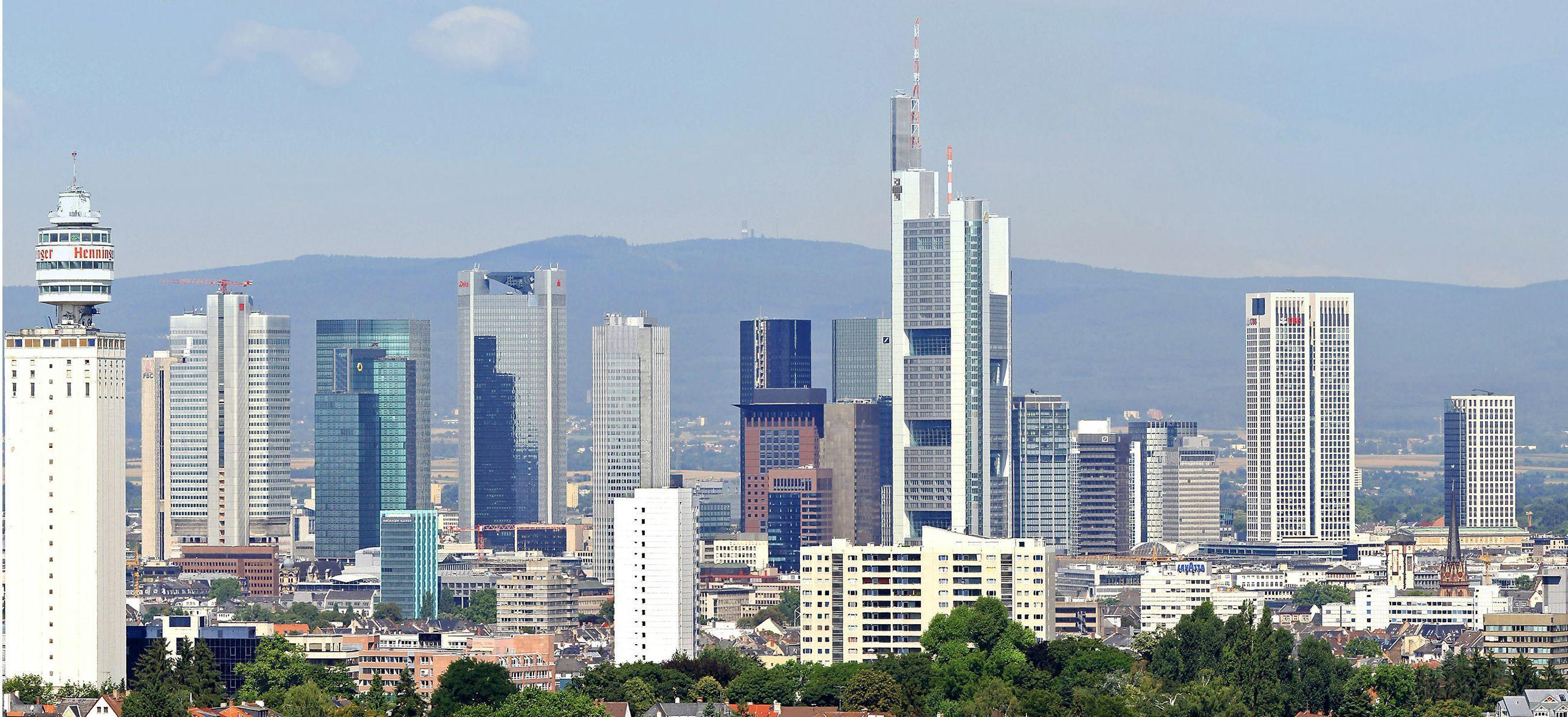 2580x1180 Frankfurt Wallpaper Background