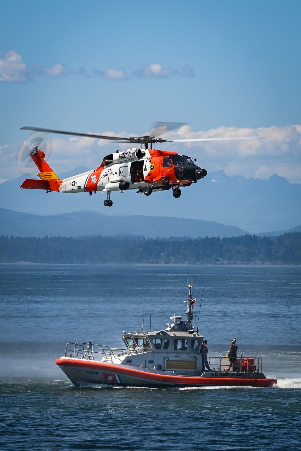 1000x1500 Parade of Ships at Seafair 2023