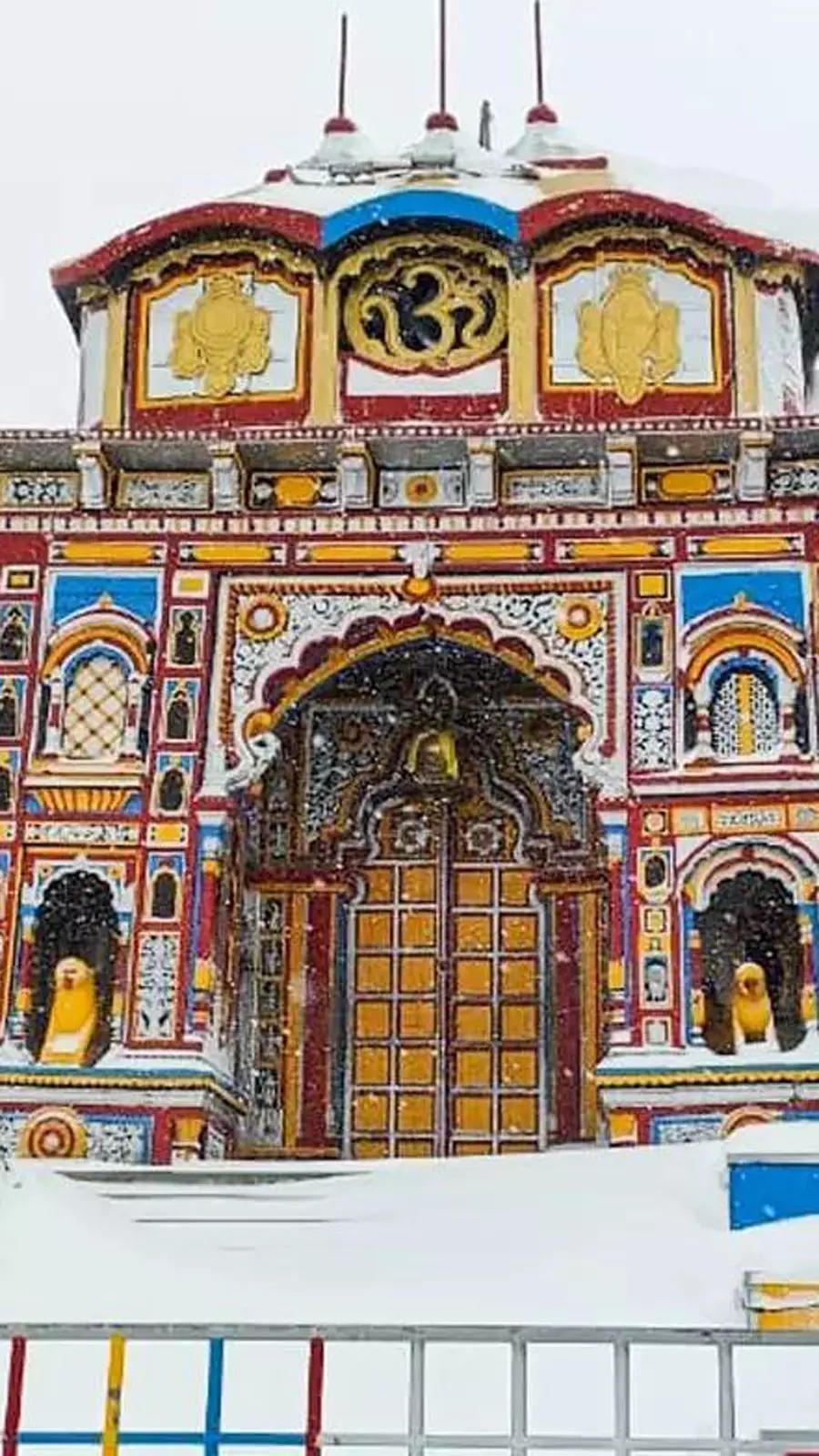900x1600 In Photo: Badrinath Temple Wrapped