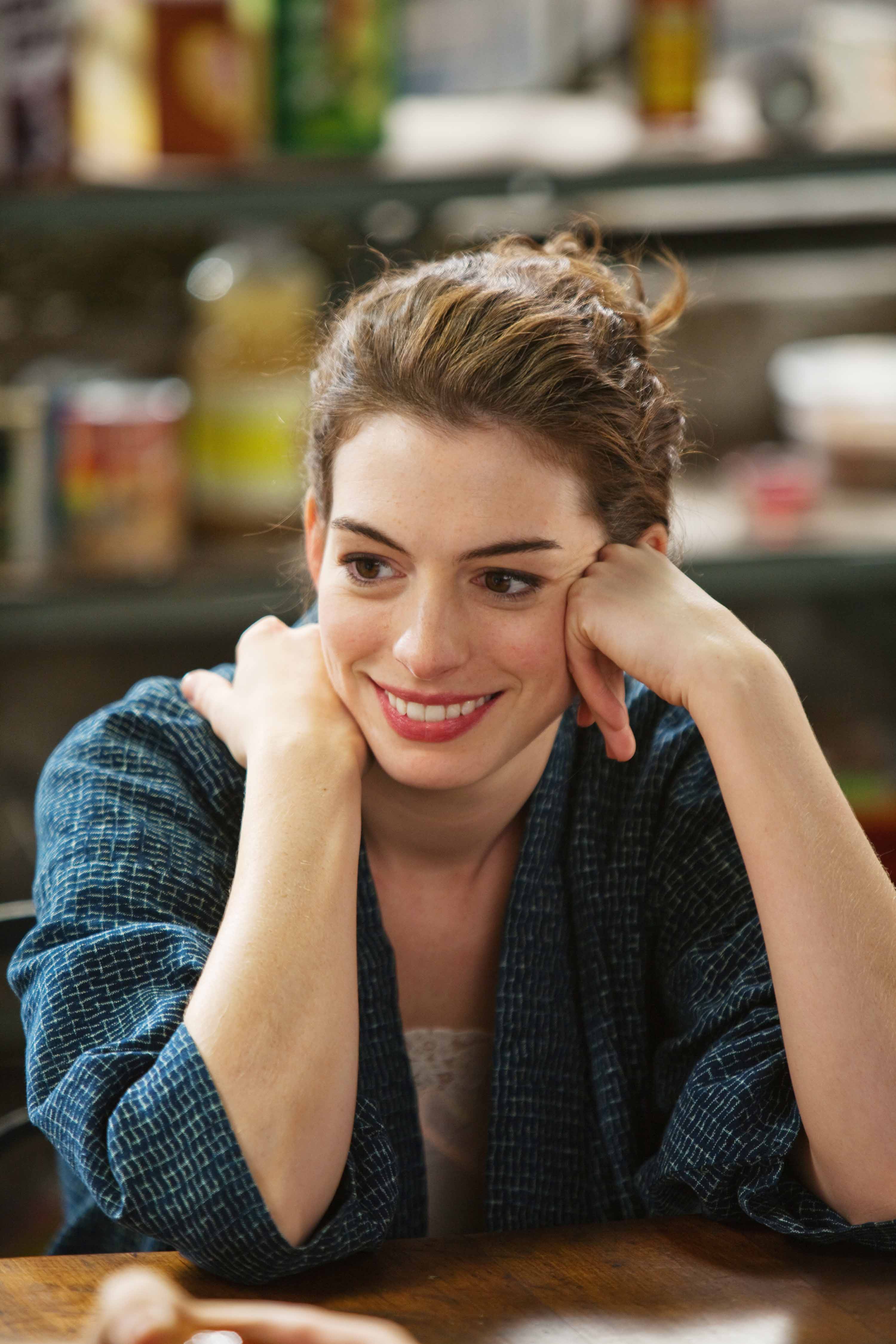3000x4500 Picture of Anne Hathaway in Love