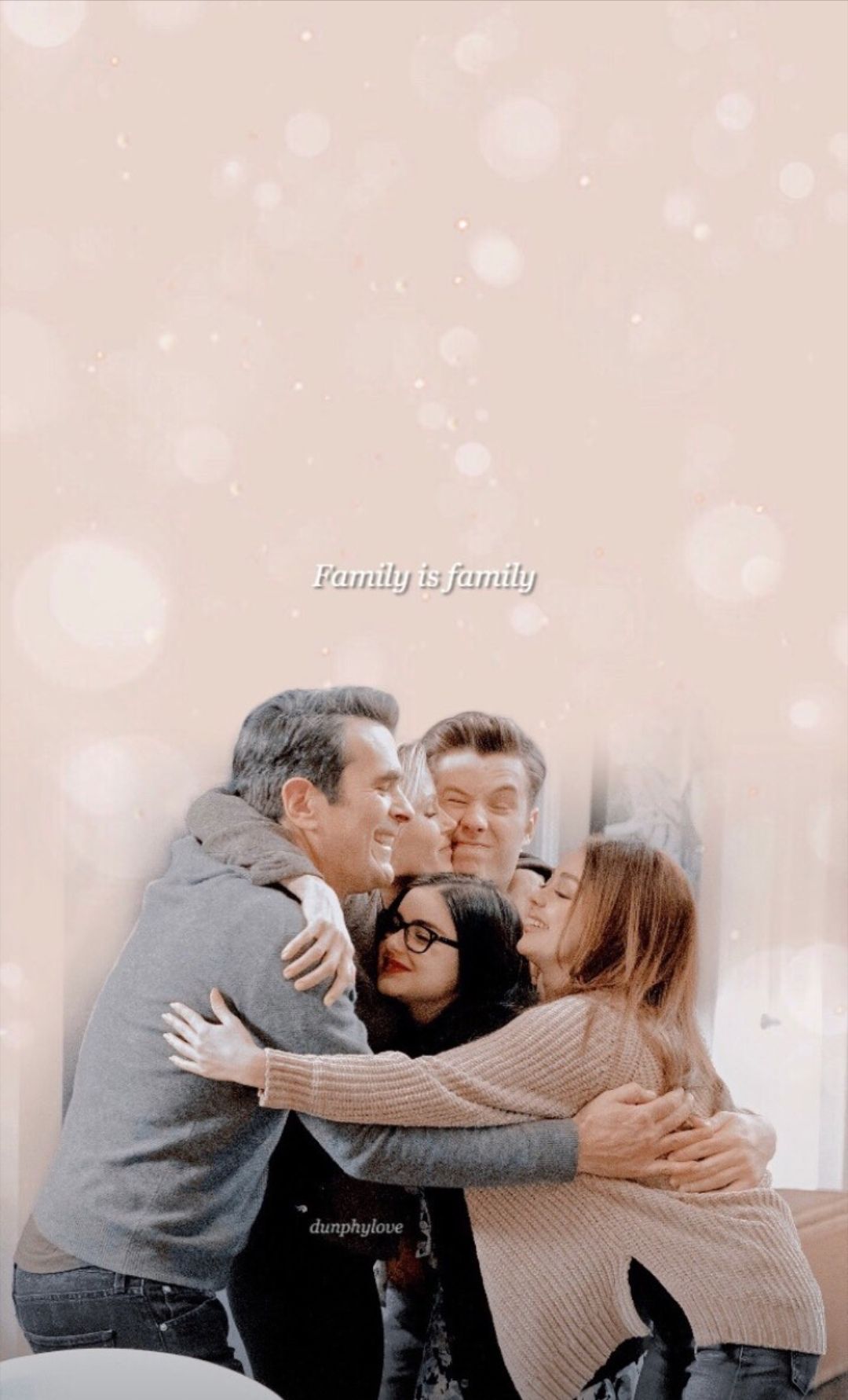 1080x1782 Modern Family Aesthetic Wallpaper